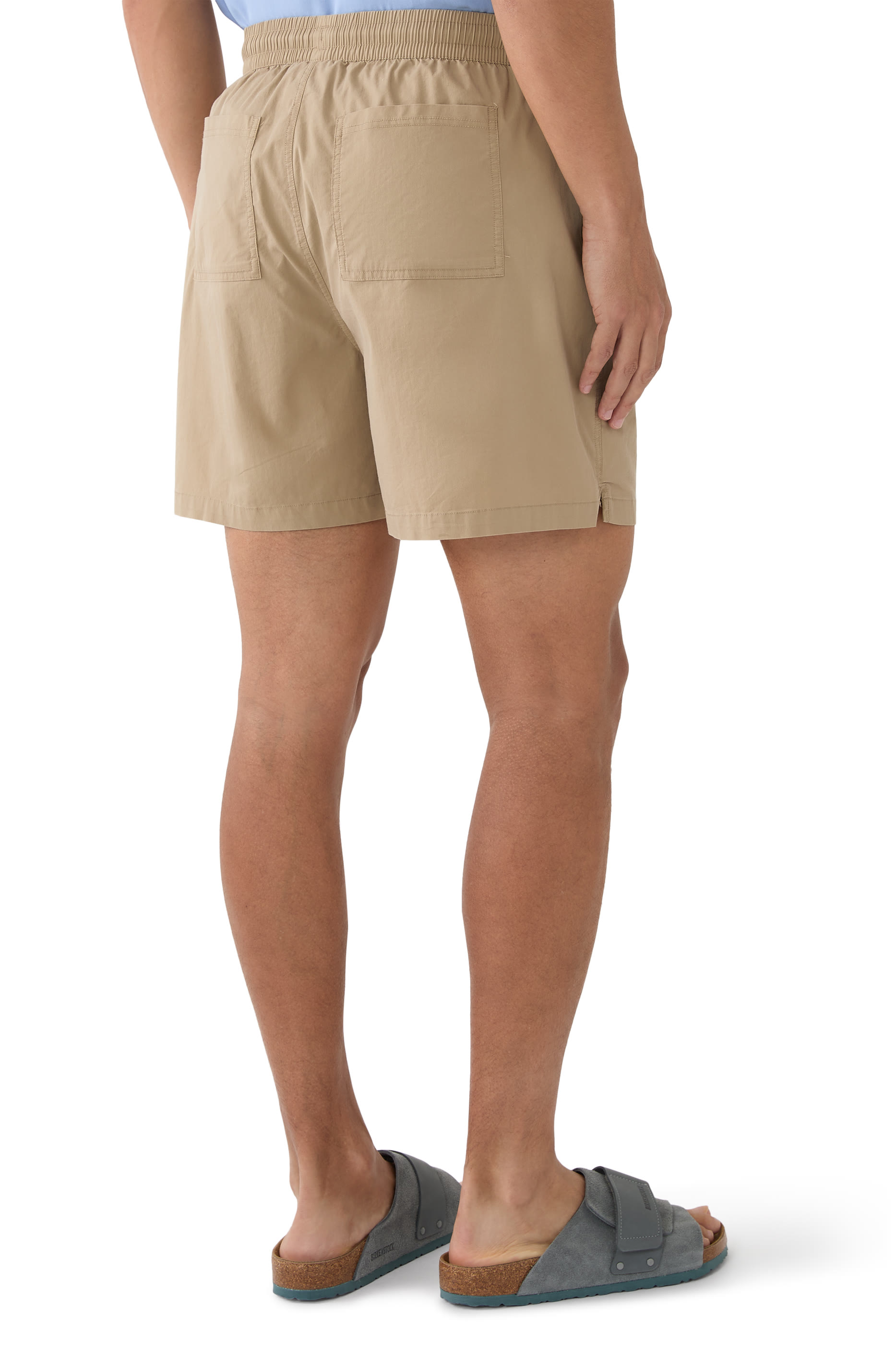 شورت بشعار الماركة