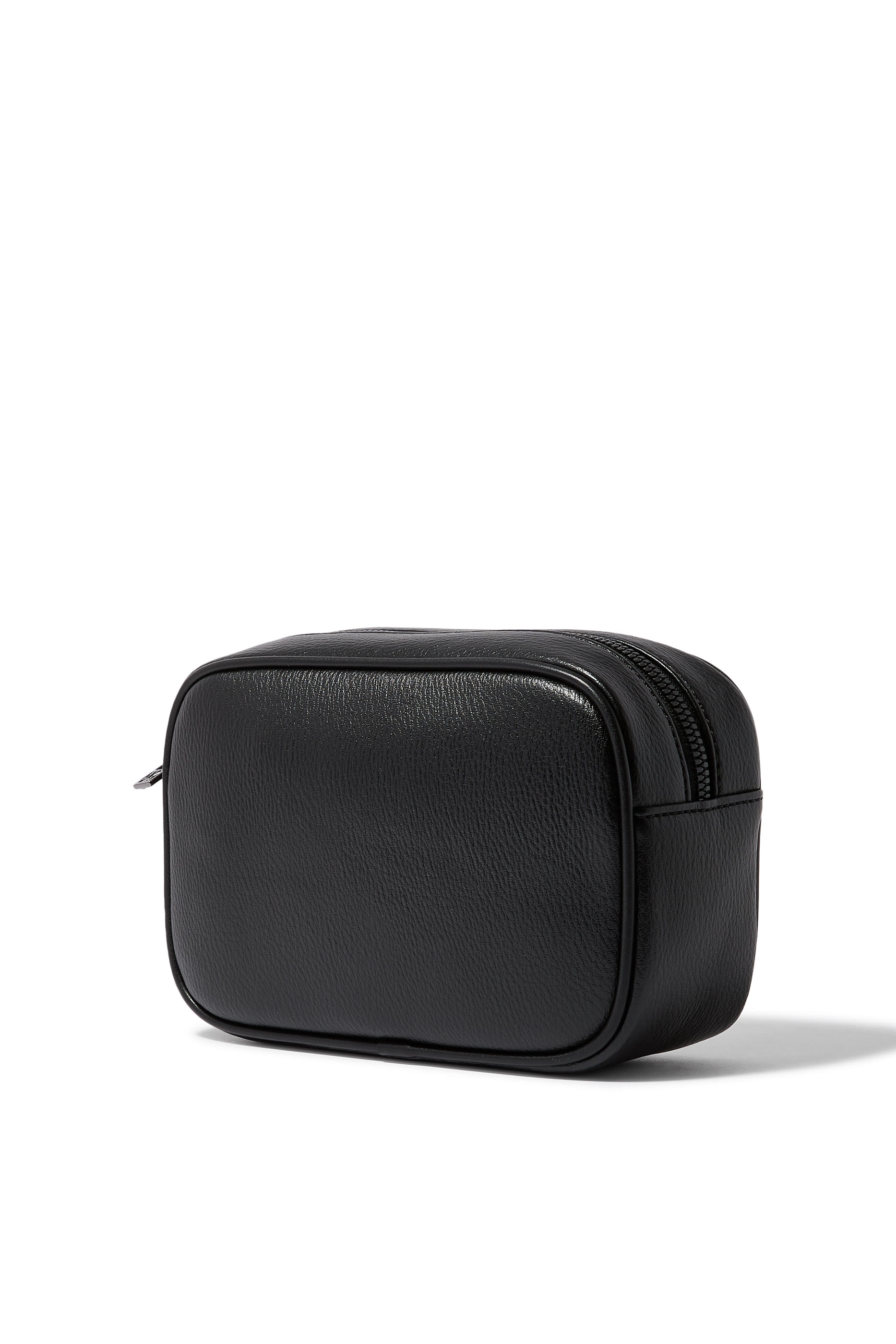 حقيبة مستحضرات عناية شخصية بشعار الماركة