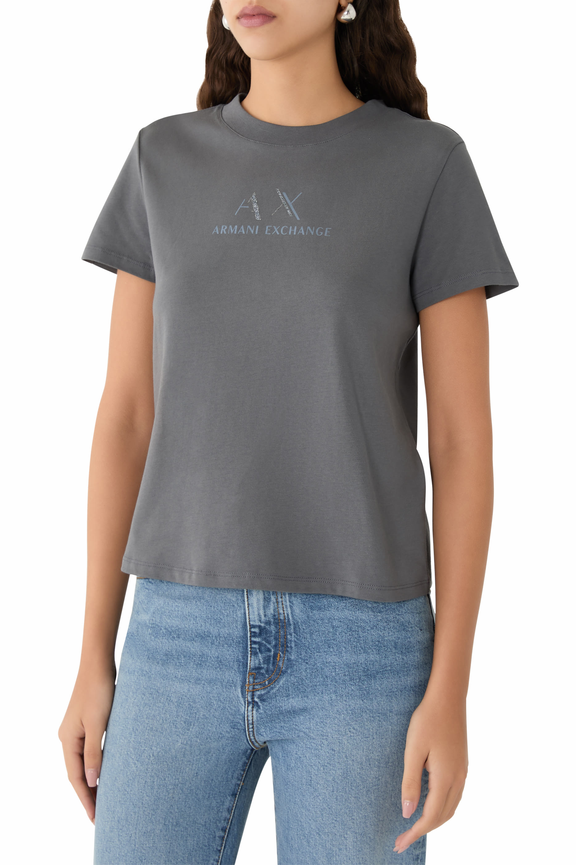 تيشيرت بقصة عادية بشعار الماركة