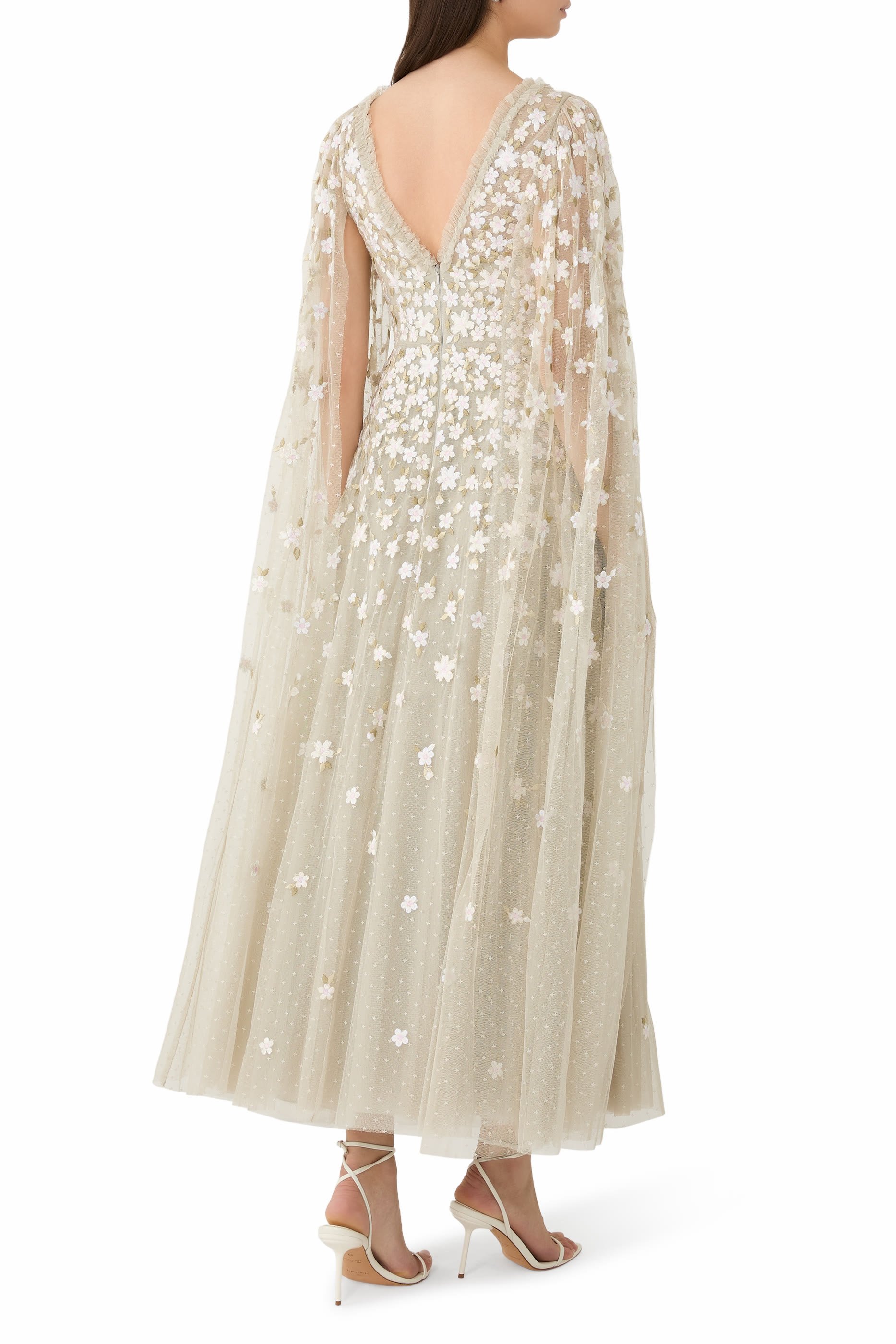 فستان سهرة كاميليا ديتسي بقصة بطول الكاحل وكاب