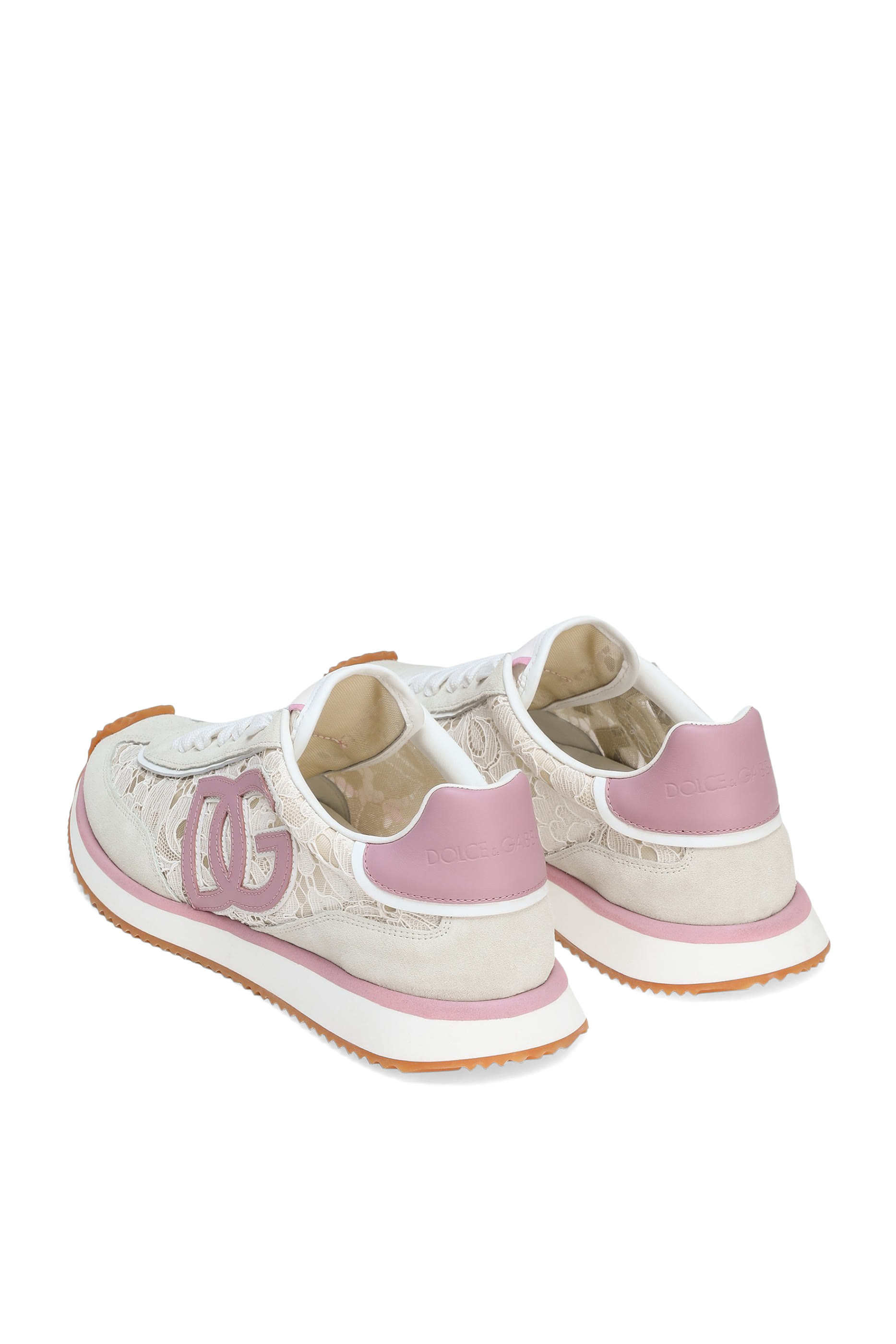 سنيكرز كوشن بشعار الماركة دانتيل