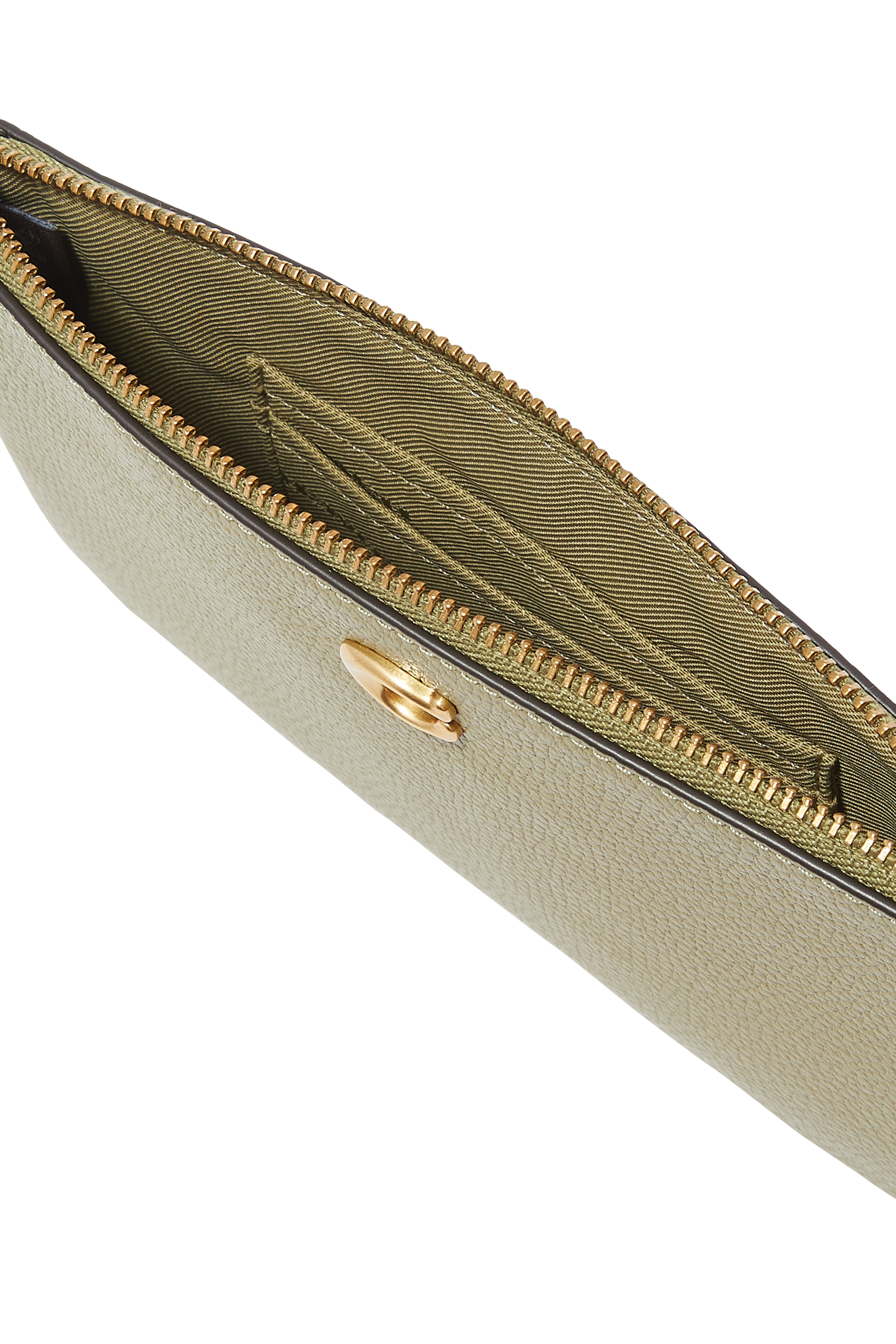 حقيبة بسوار معصم وحلية بحرف شعار الماركة