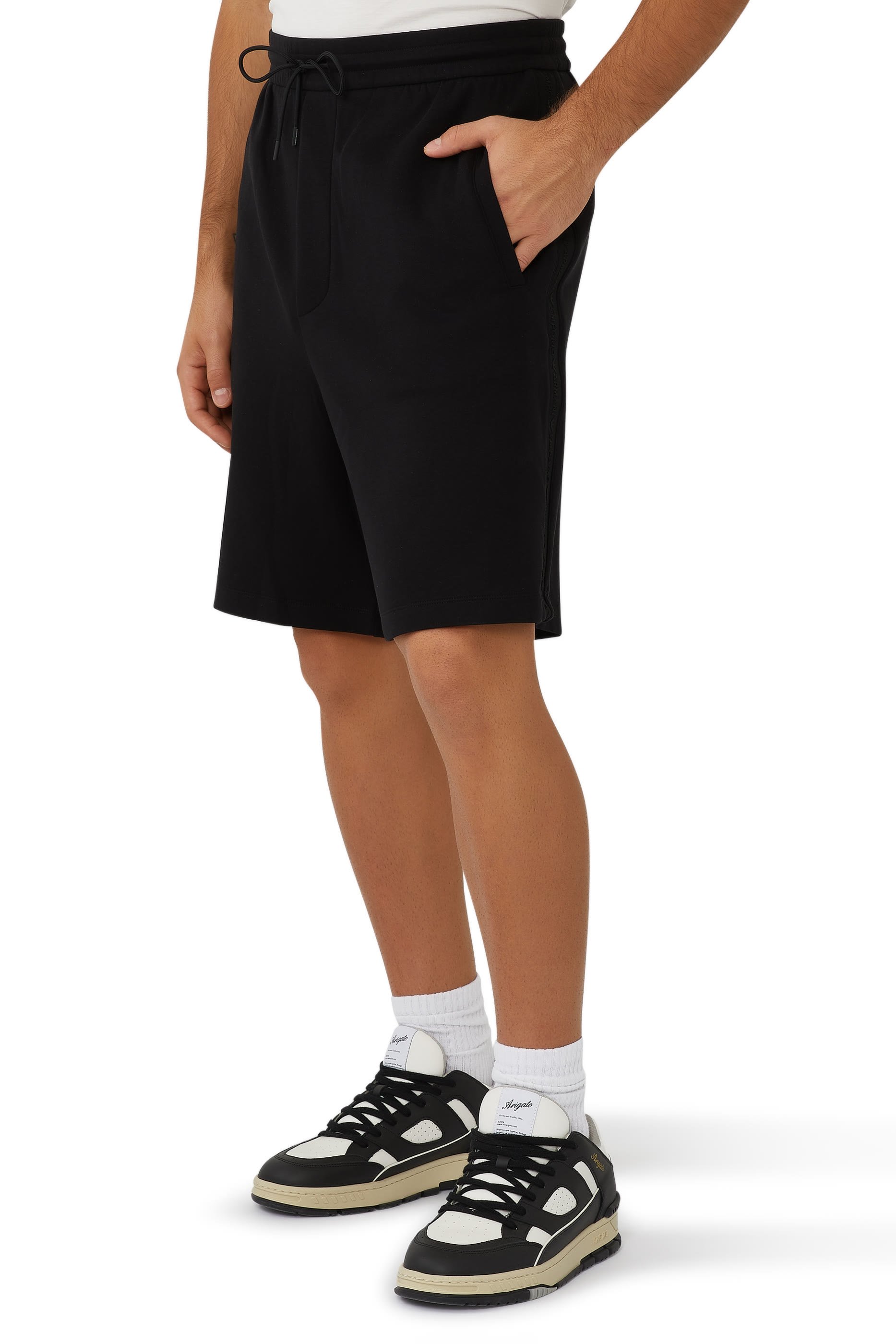 شورت بحزام خصر بشعار الماركة