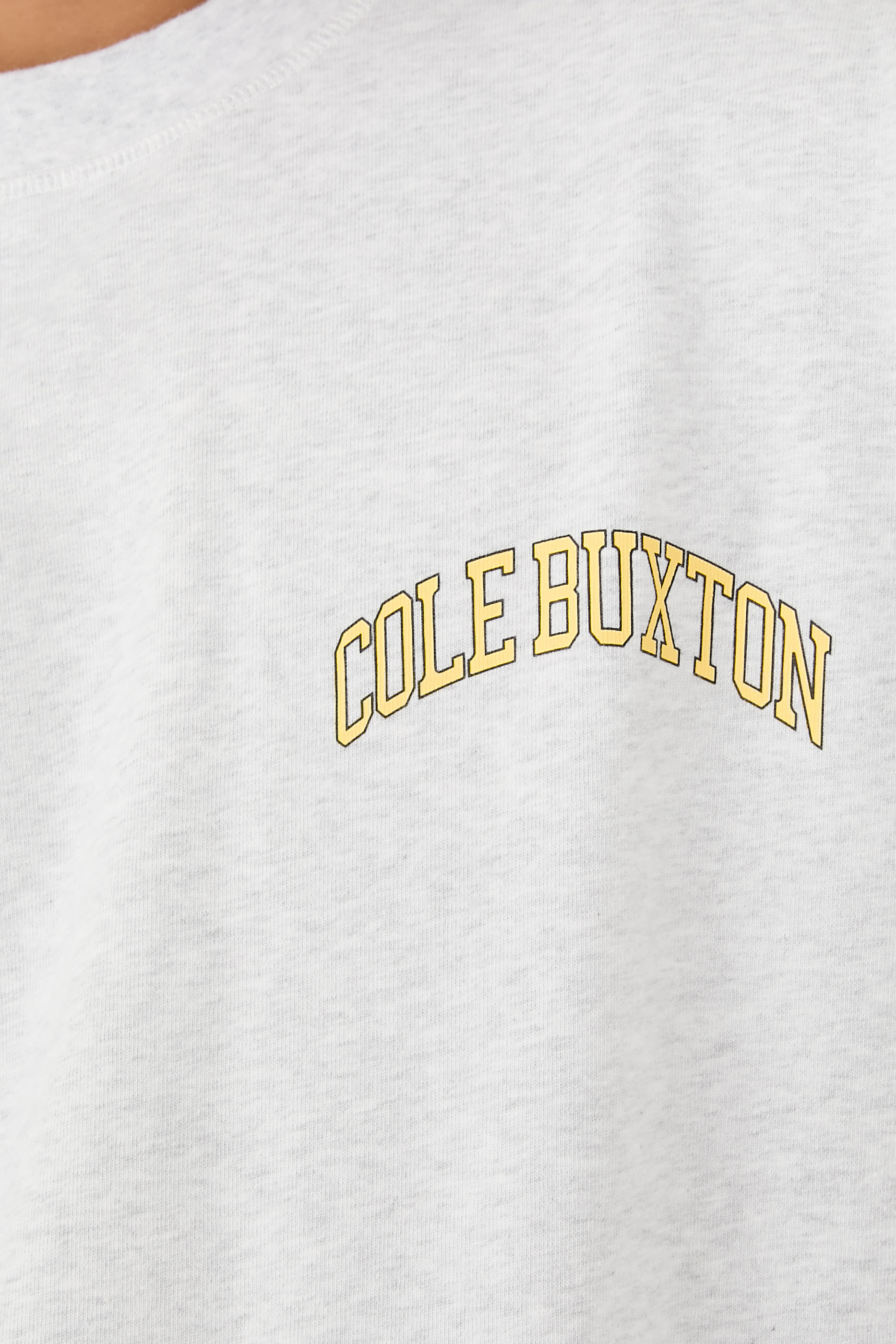 تيشيرت بطبعة باللون الاصفر