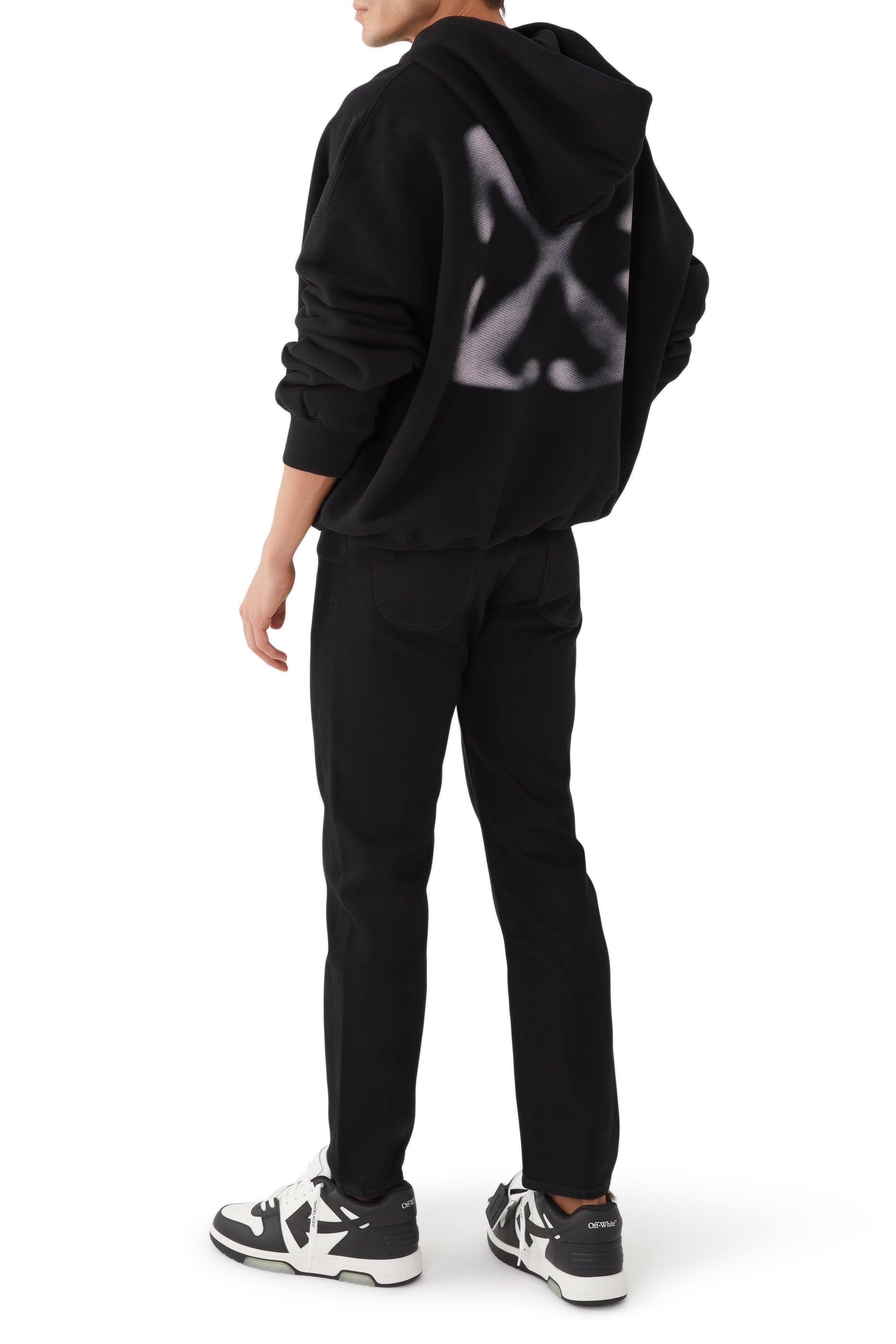 هودي مطرز بشعار الأسهم