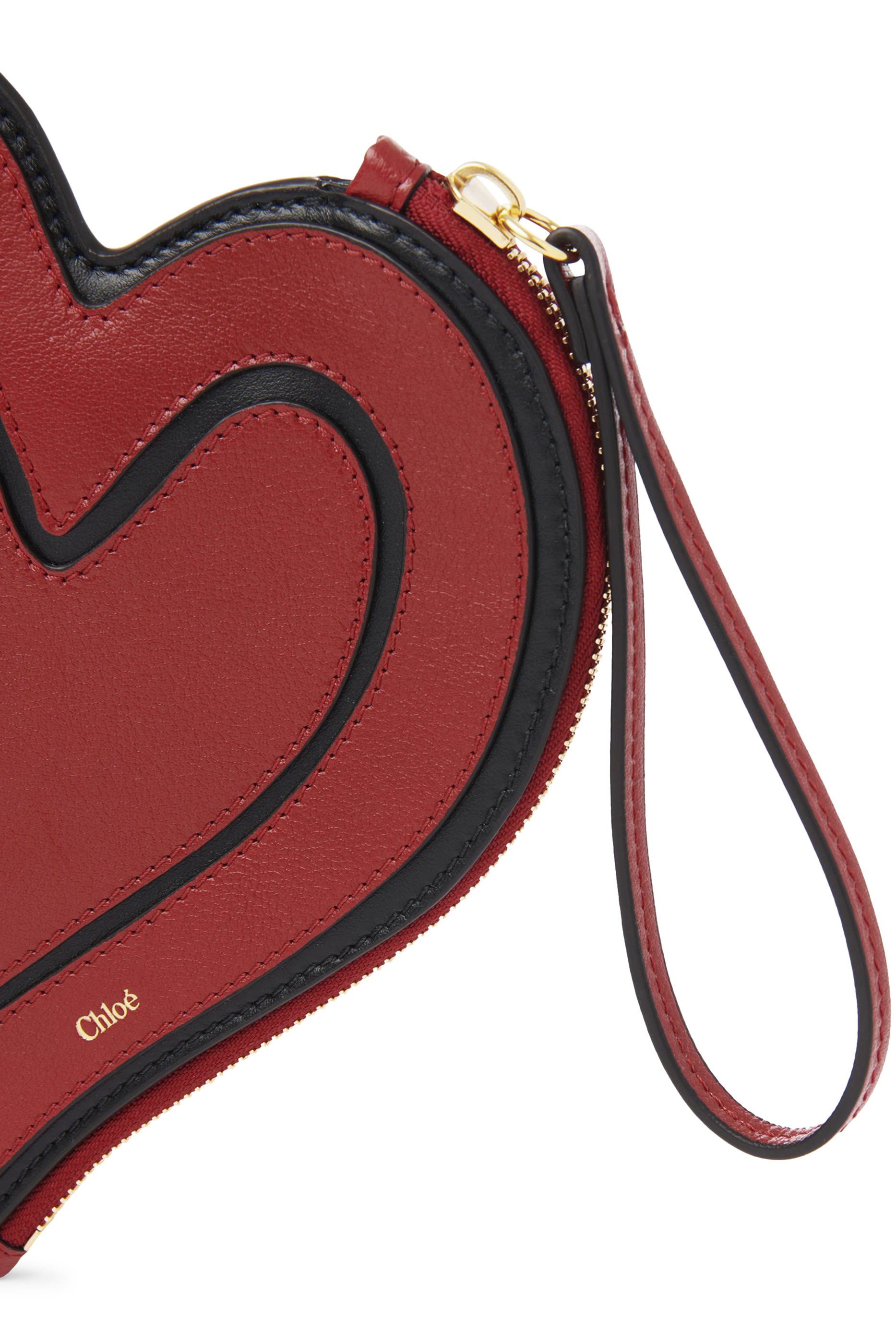 حقيبة صغيرة رفيعة بتصميم قلب