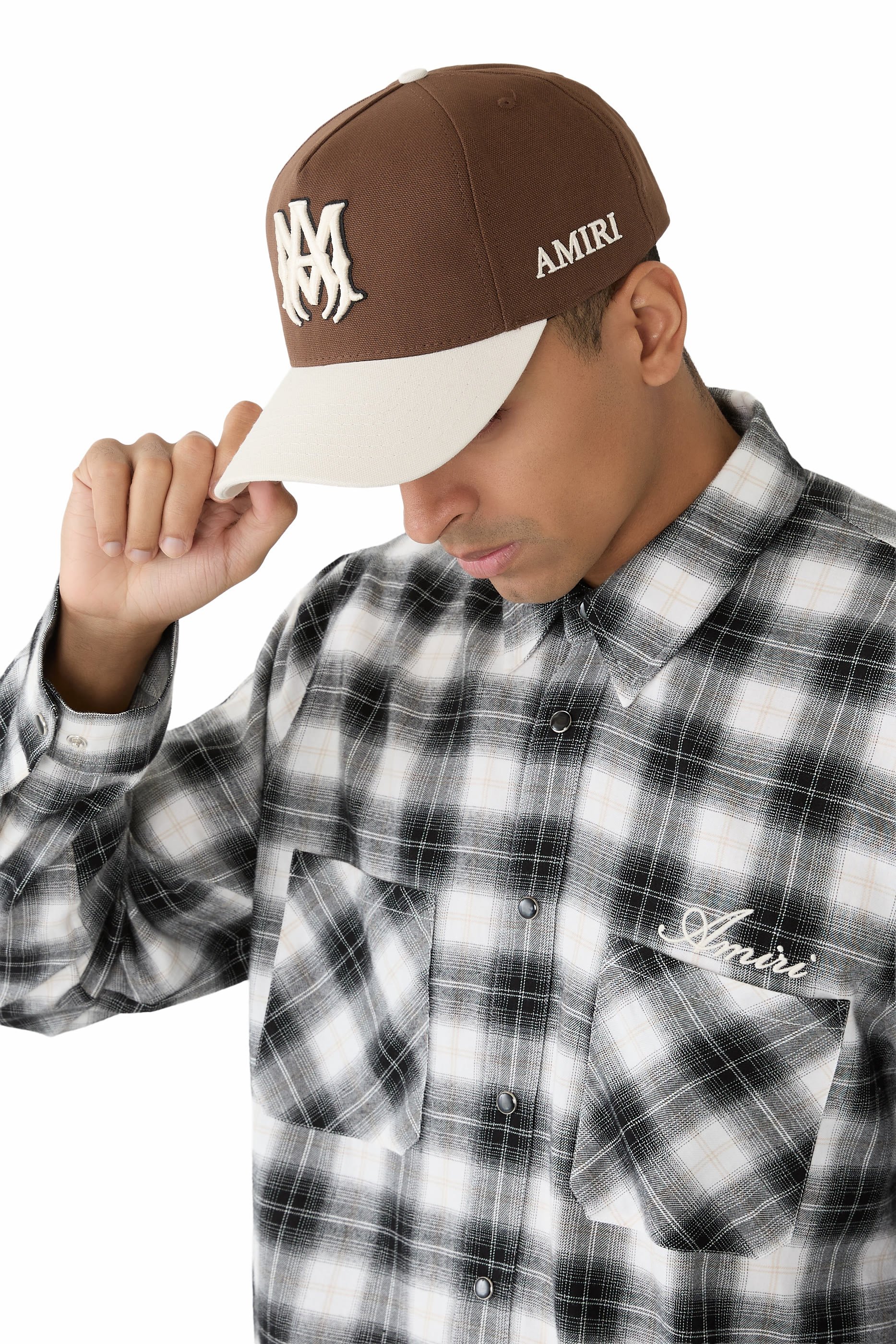 كاب اوتلاين بلونين وشعار الماركة