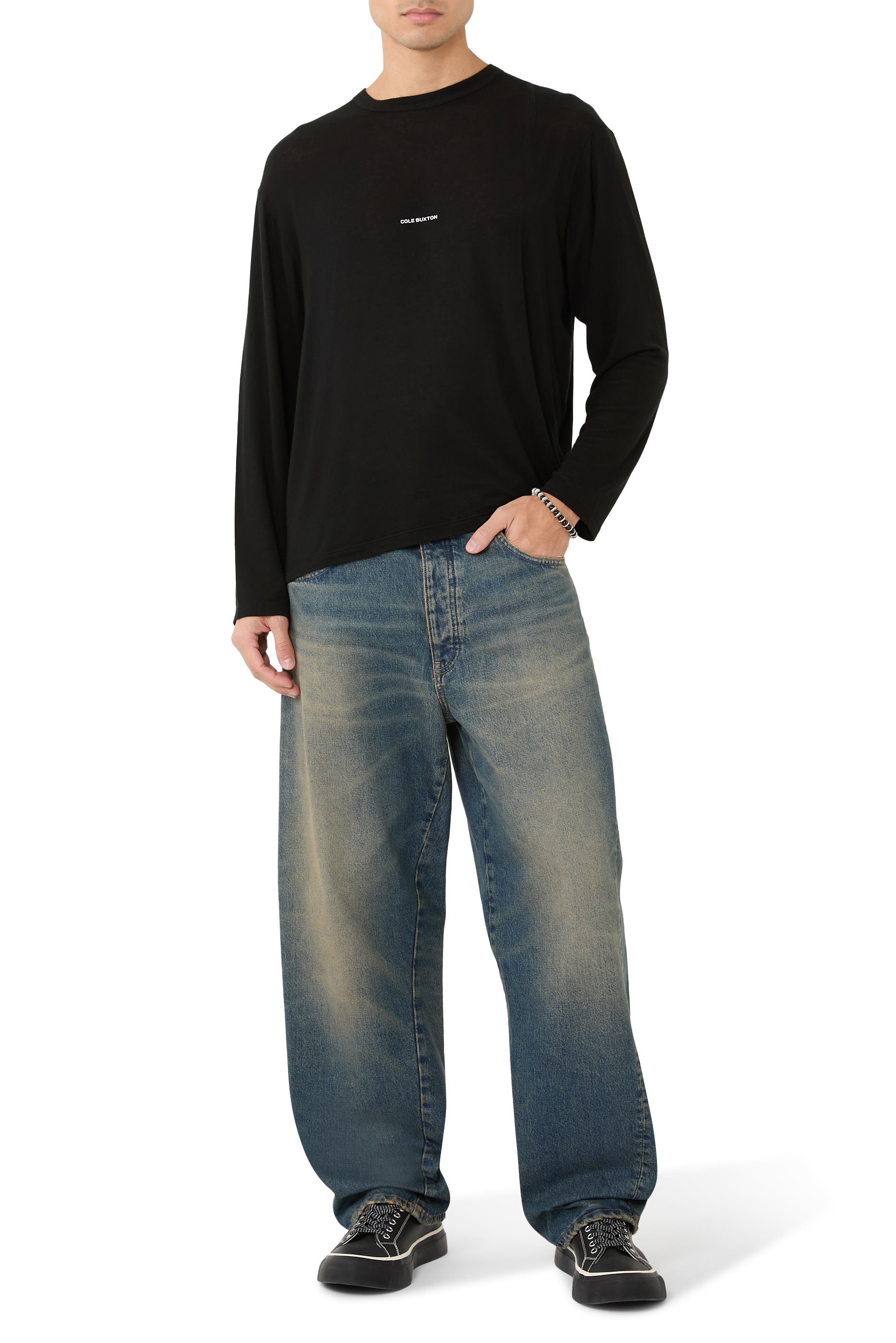 تيشيرت بأكمام طويلة شفاف بشعار الماركة صغير