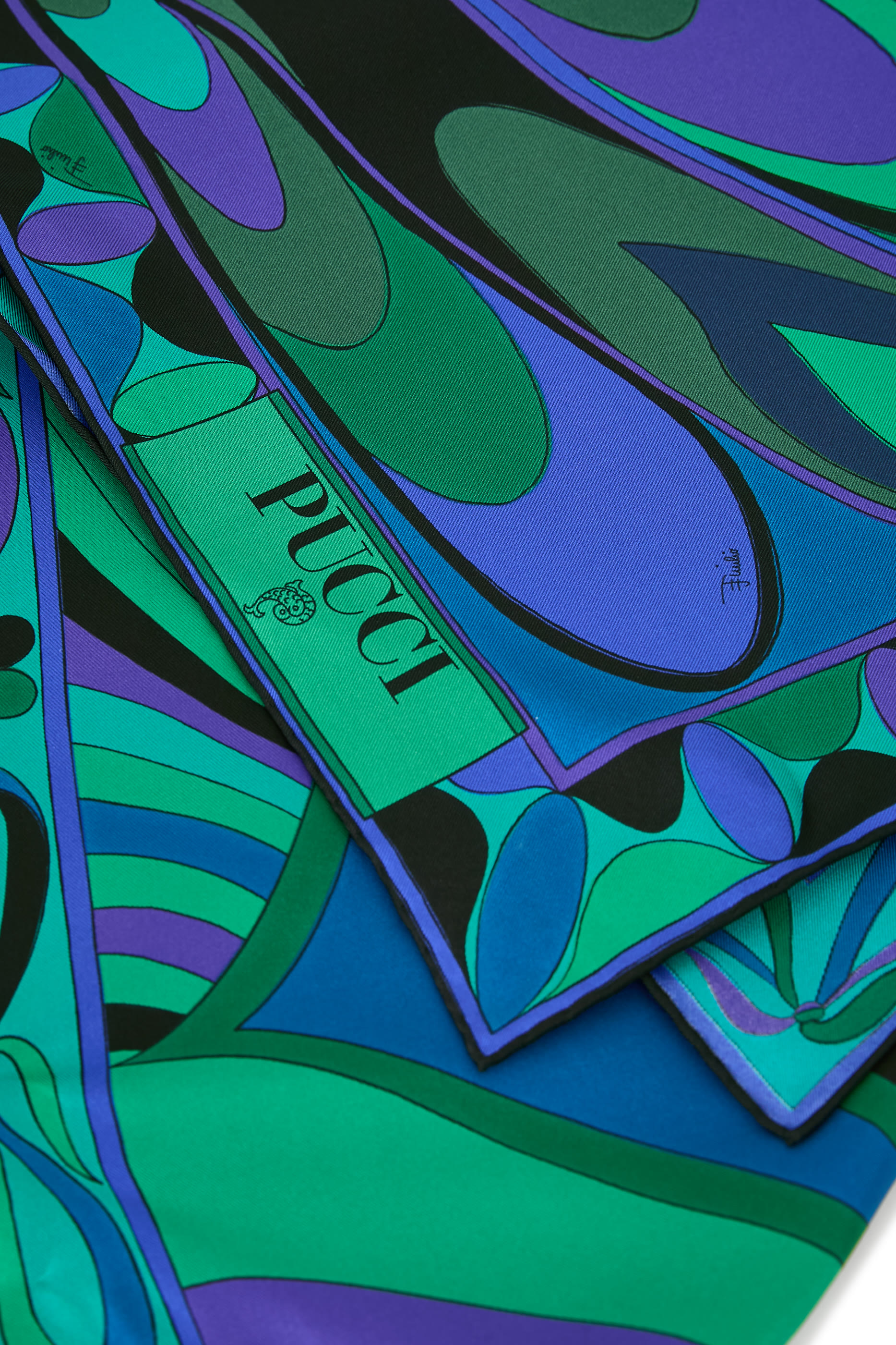 وشاح حرير تويل