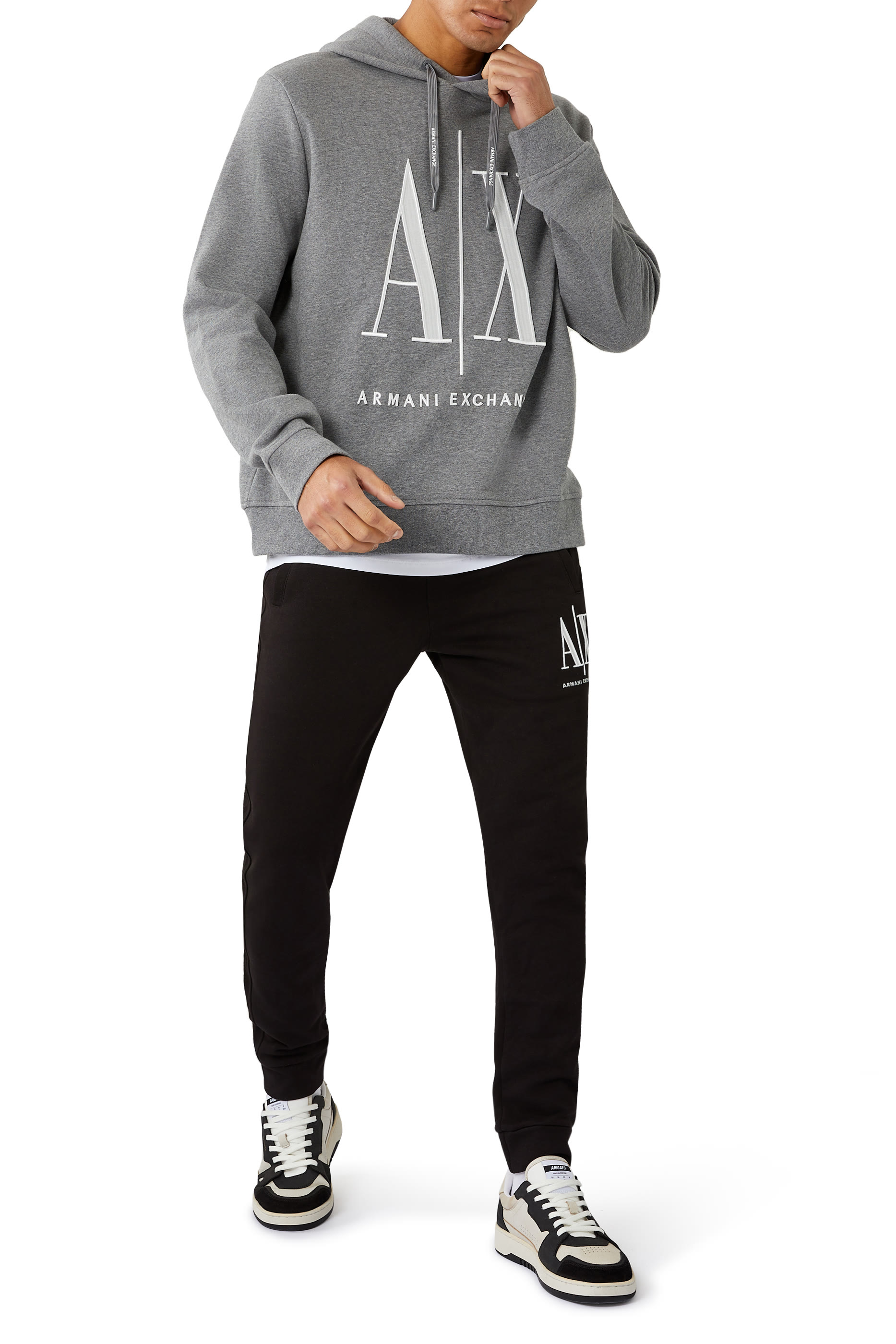 تيشيرت بشعار الماركة بتصميم دائري