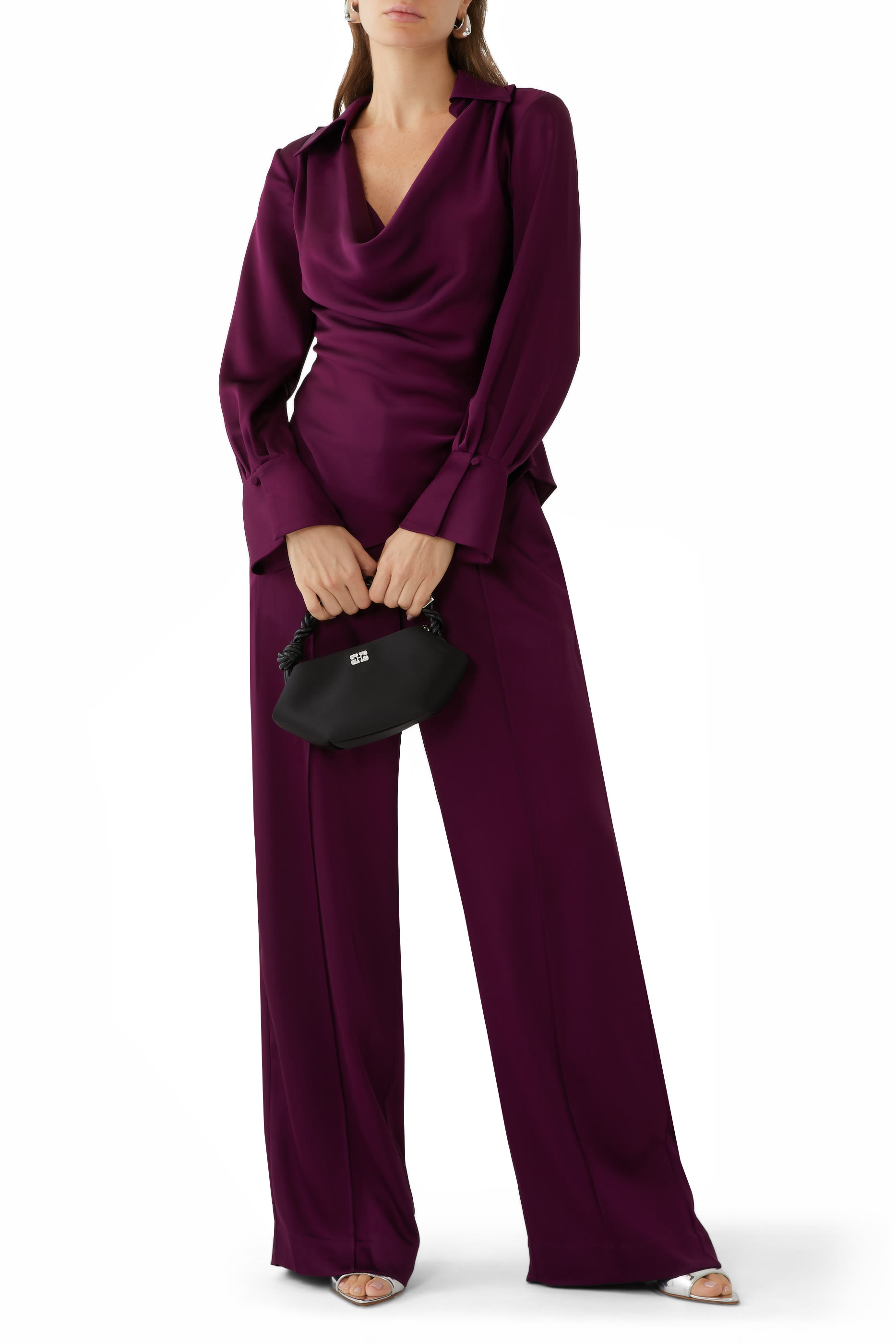 بلوزة سيمون بياقة مطوية وأكمام طويلة