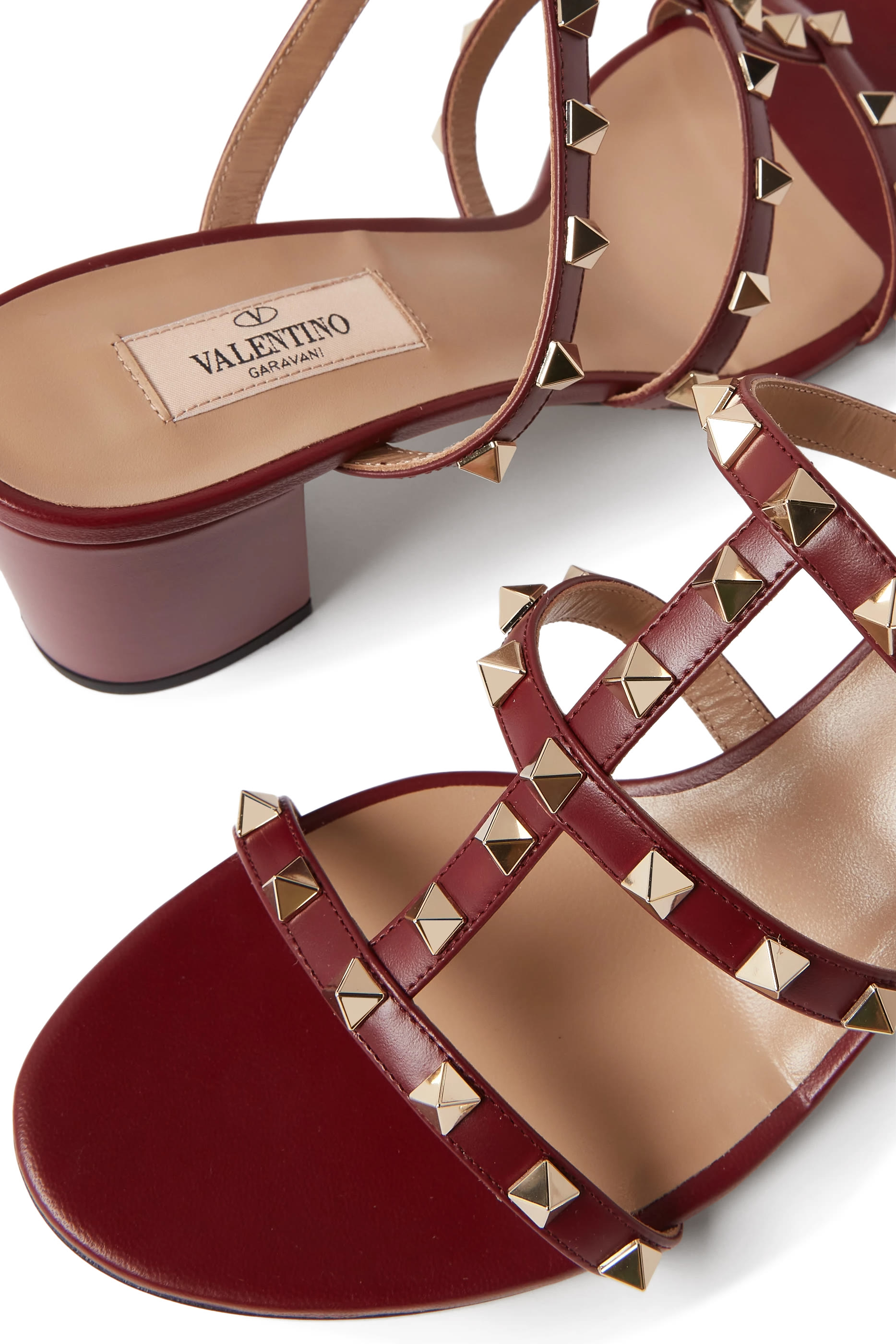 حذاء مفتوح من الخلف 70 بحلي هرمية