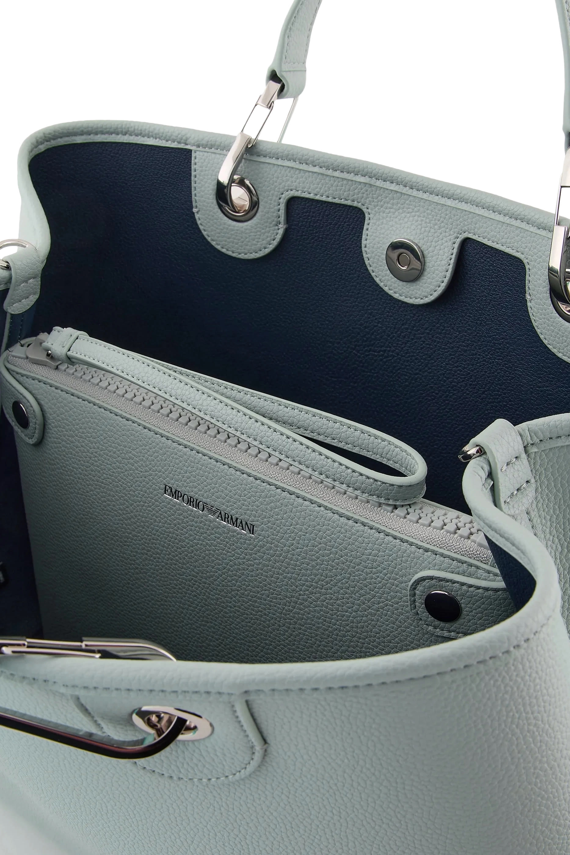 حقيبة يد بشعار الماركة