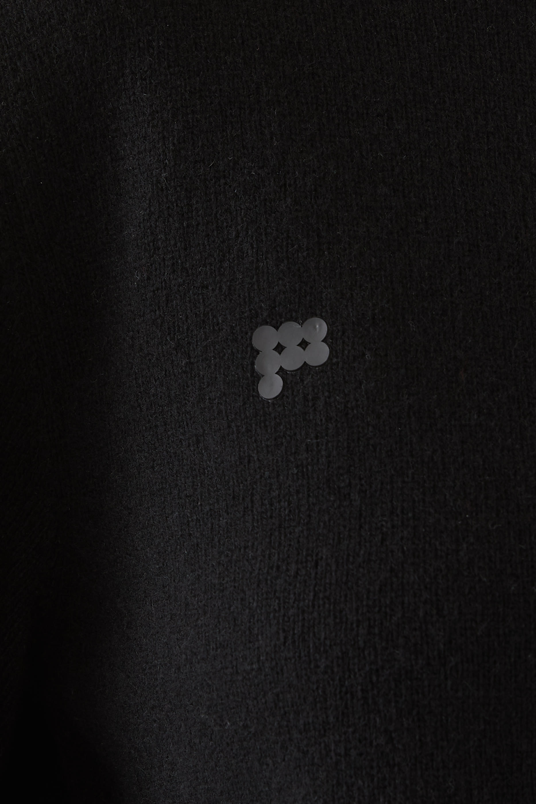 سويت شيرت كشمير معاد تدويره بياقة ضيقة