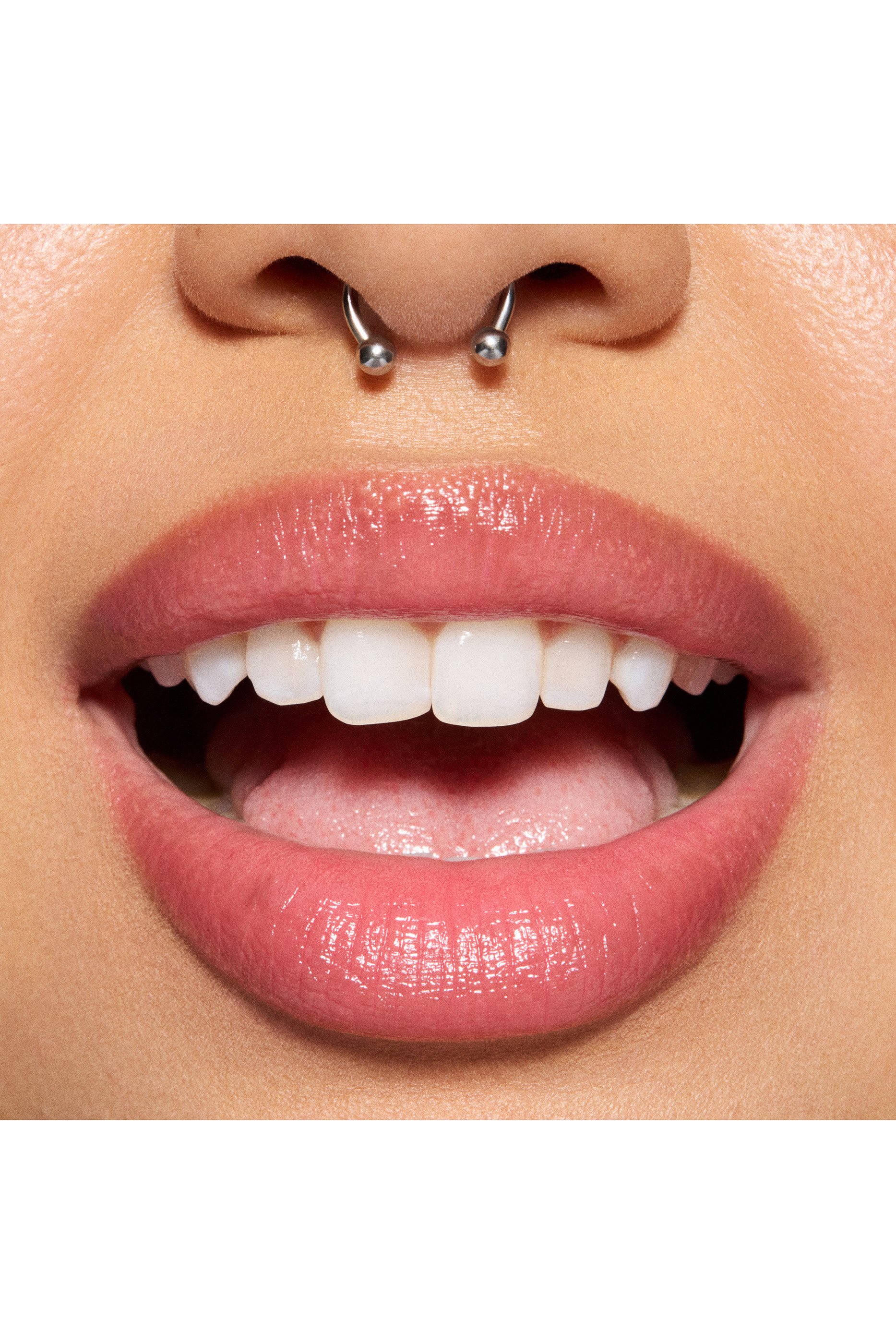 مرطب شفاه جلو بلاي من تشكيلة ميتامورفوزيس