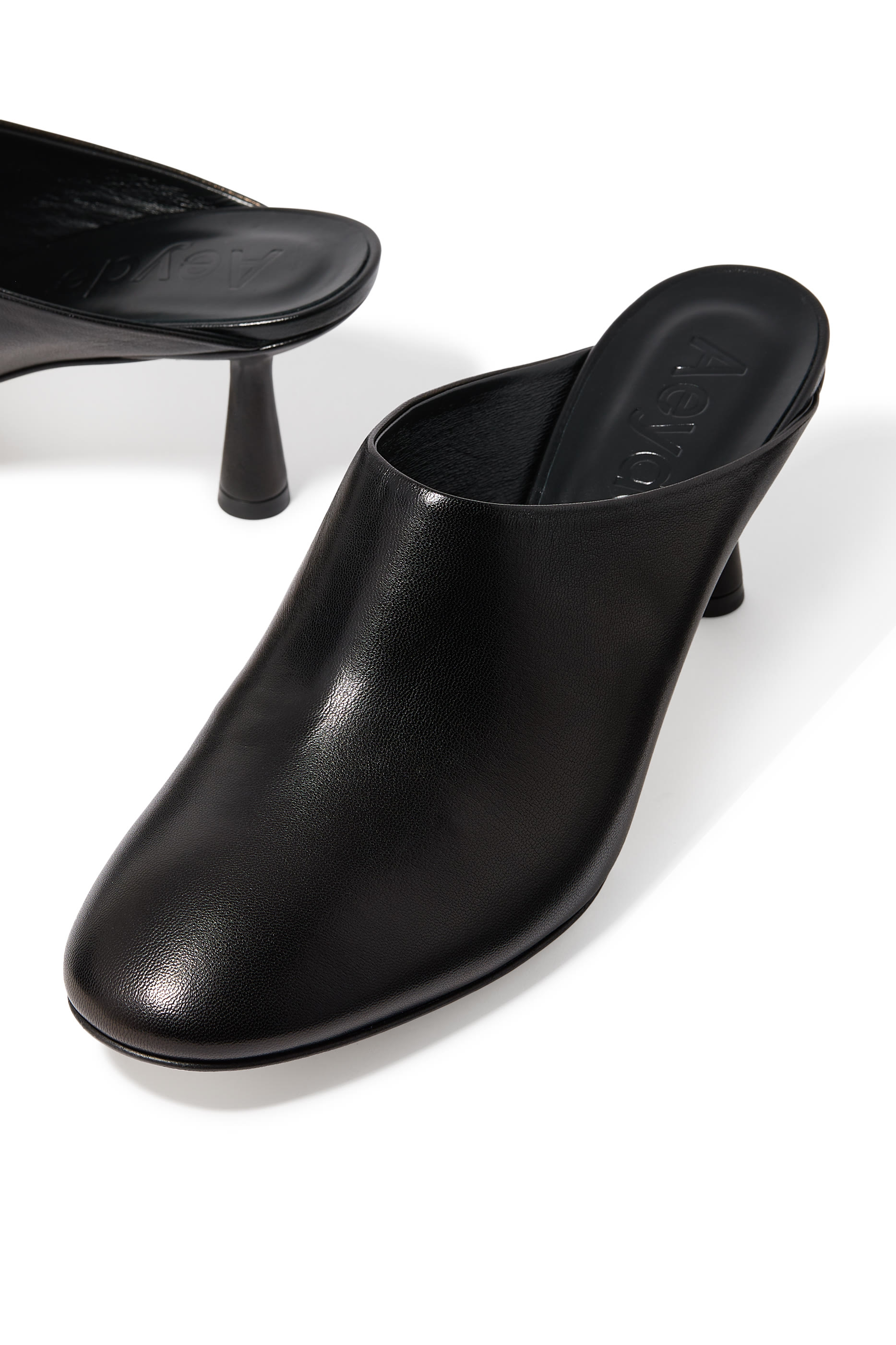 حذاء كلاسيك ميلا 65 مفتوح من الخلف جلد