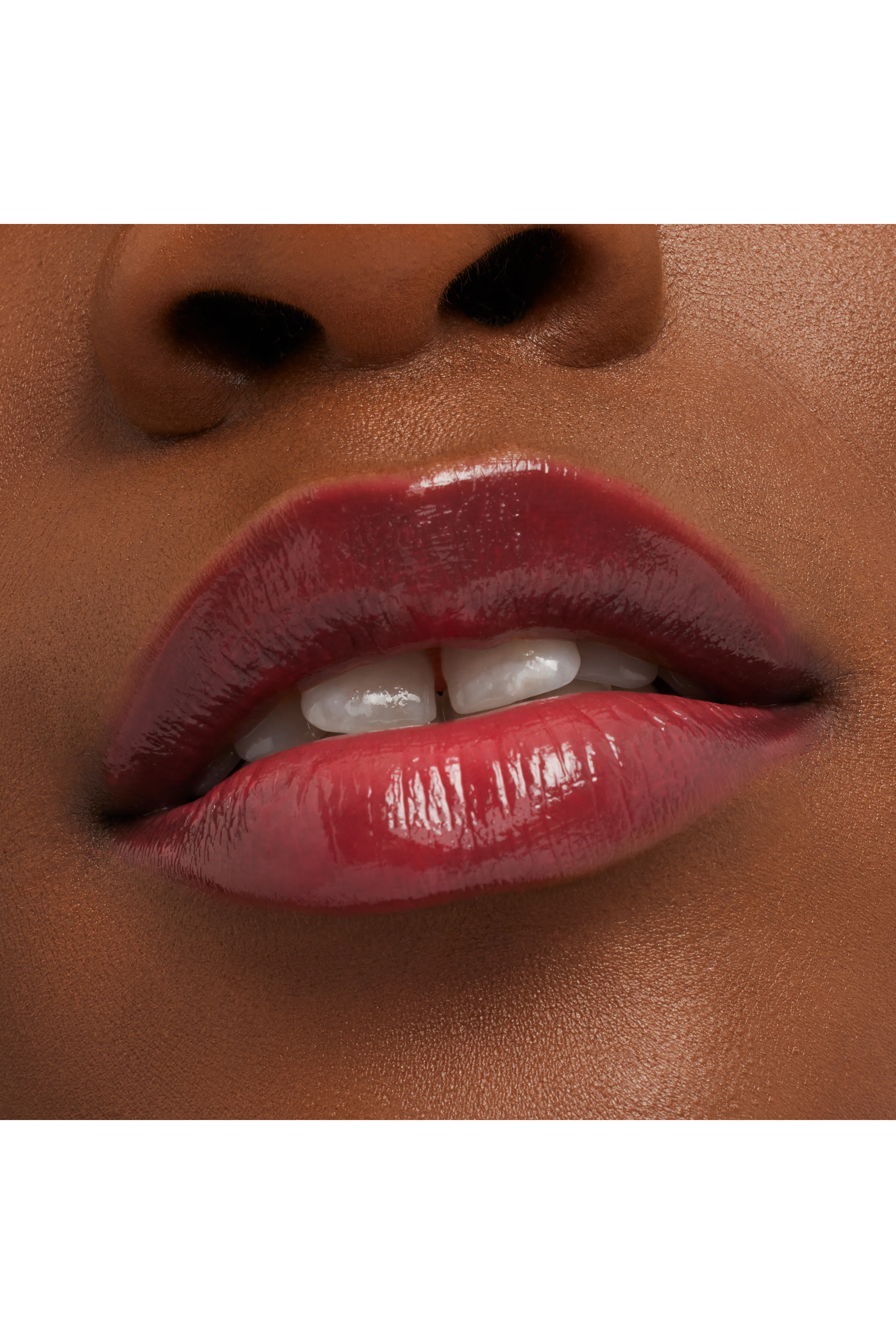 مرطب شفاه جلو بلاي