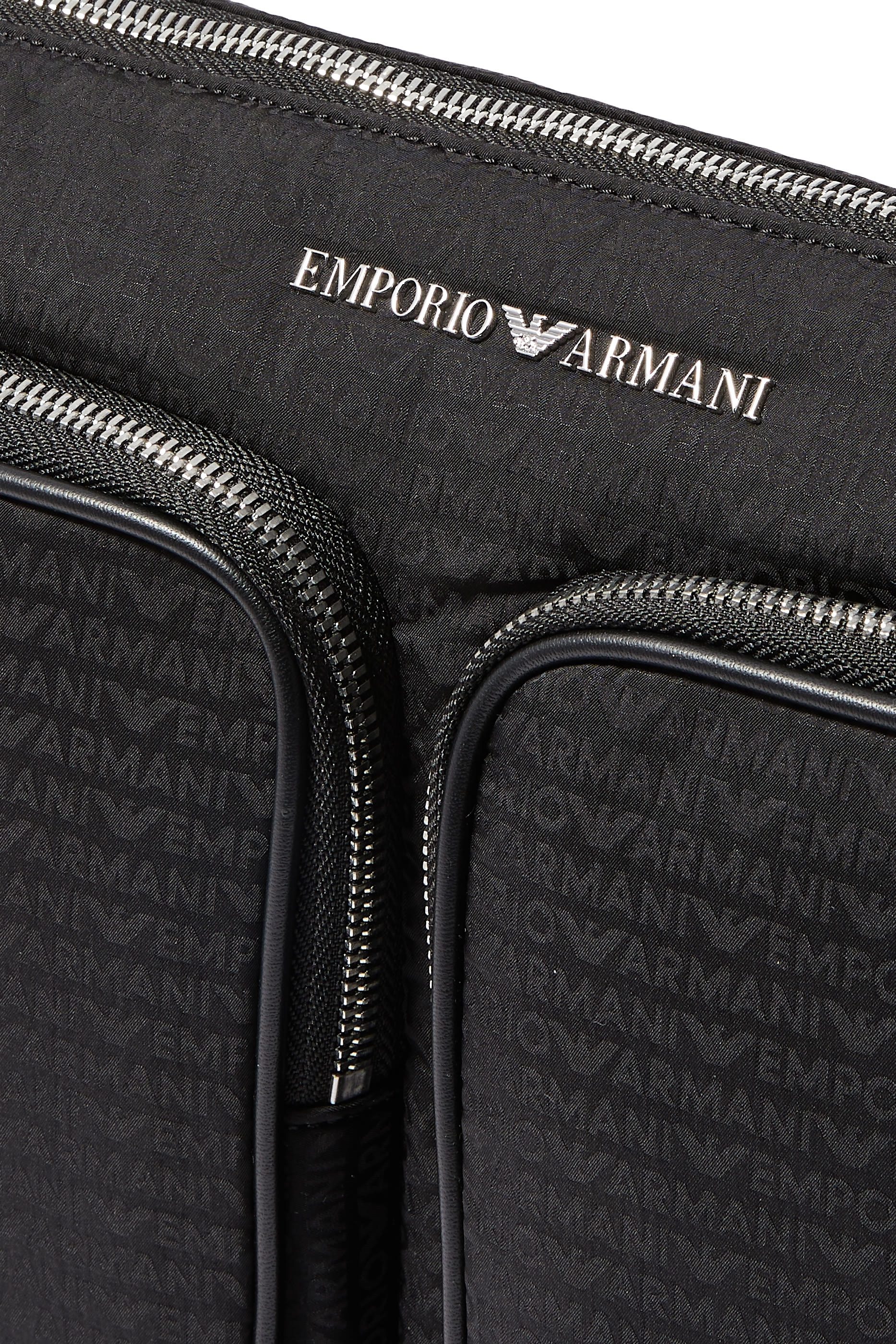 حقيبة كروس  بشعار الماركة جاكار