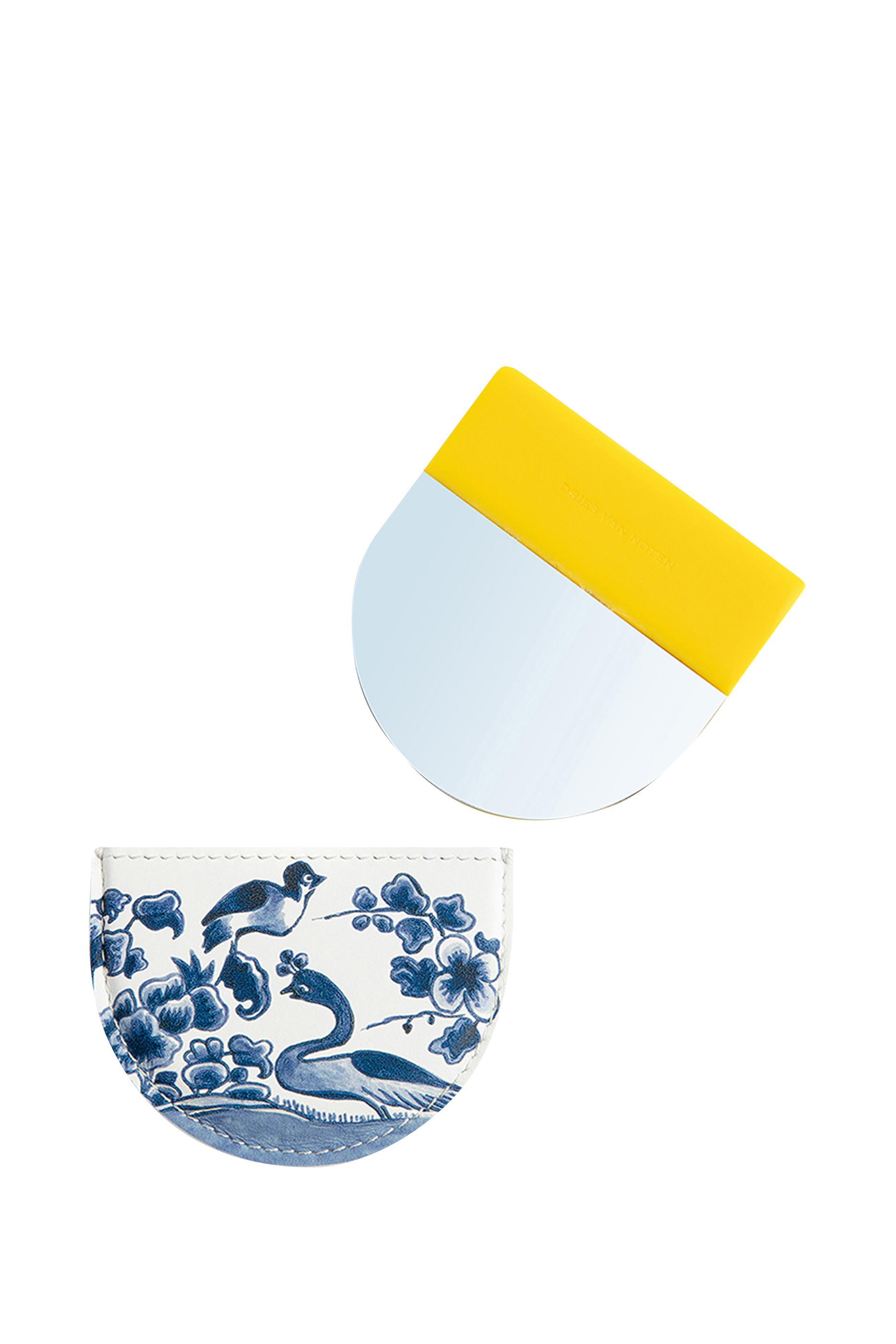 مرآة بحجم صغير