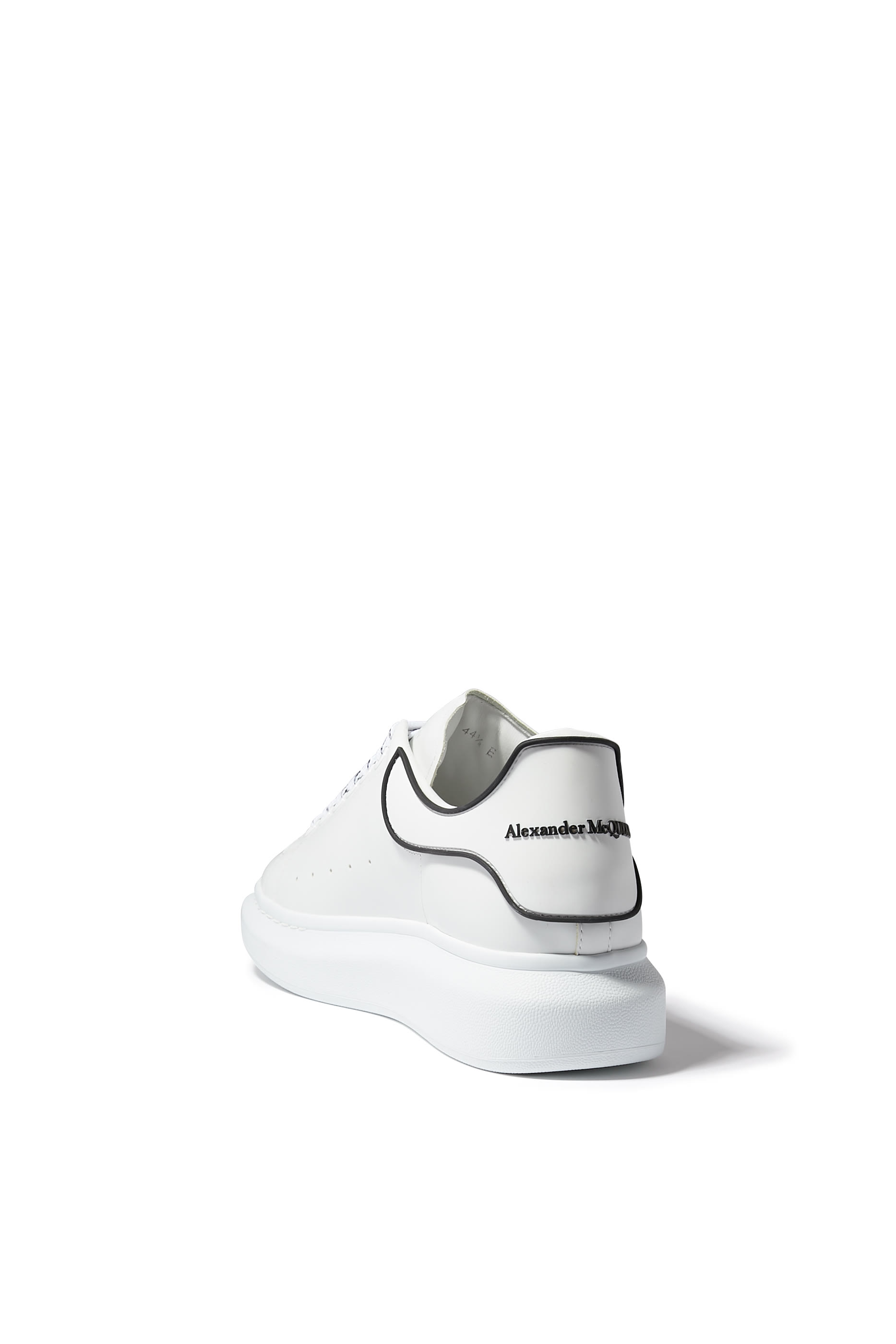 سنيكرز بنعل سميك