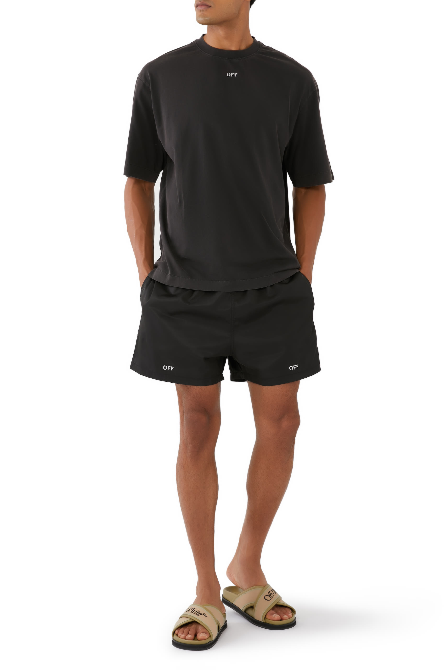 شورت سباحة بطبعة شعار الماركة