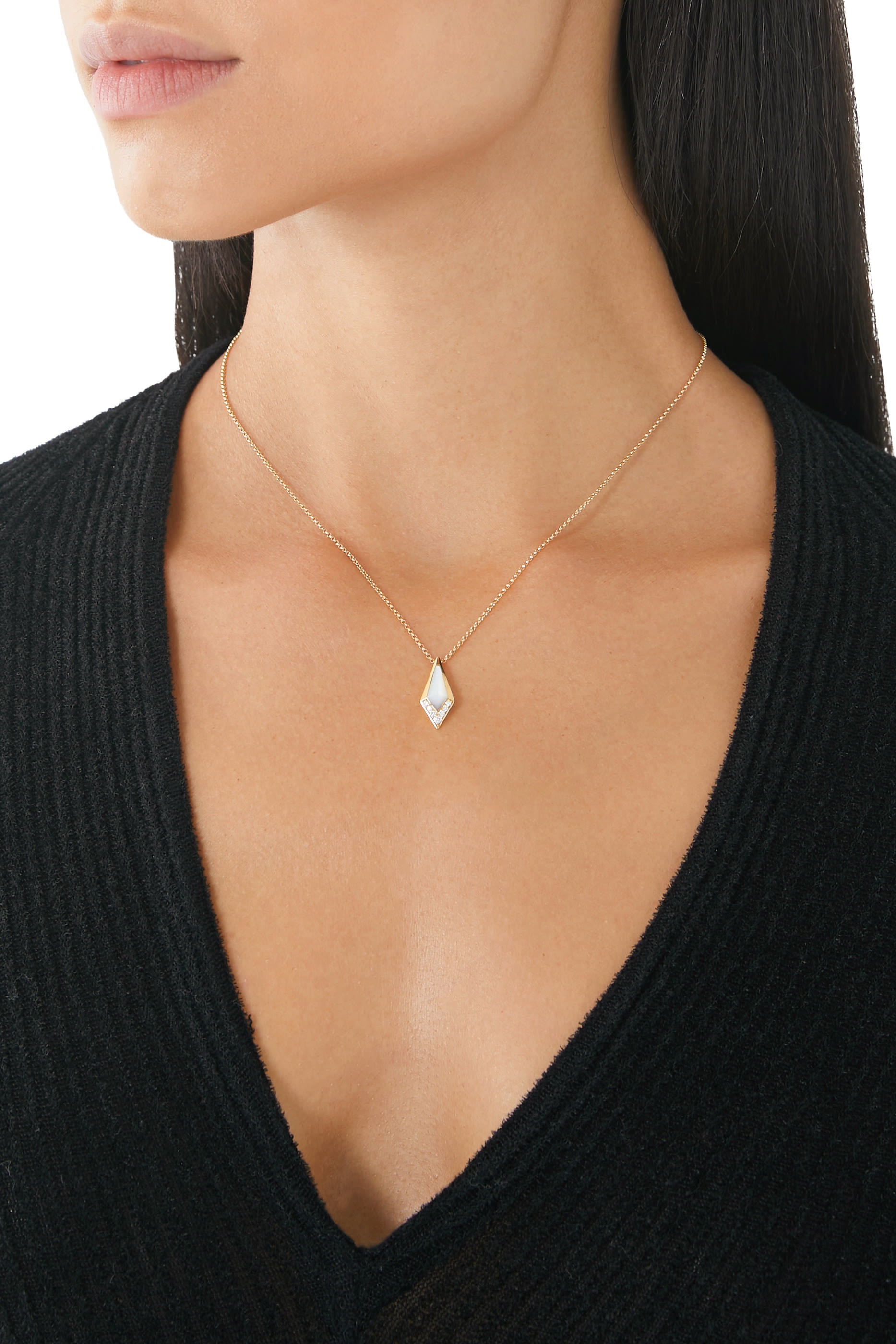 قلادة مرصعة بعرق اللؤلؤ