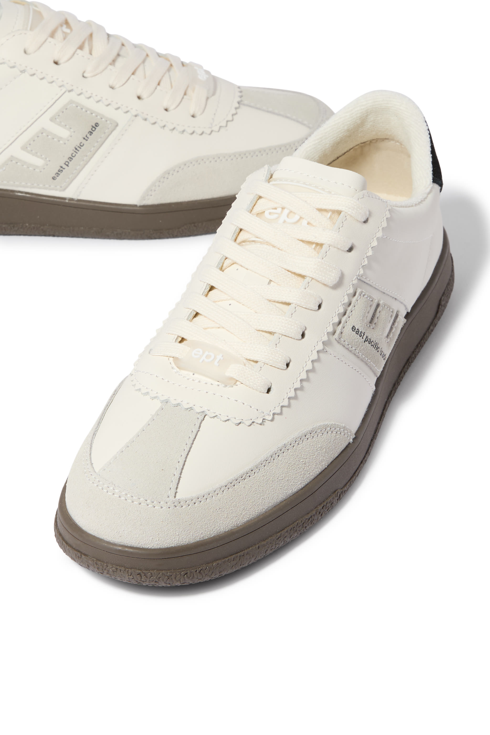 سنيكرز سانتوس