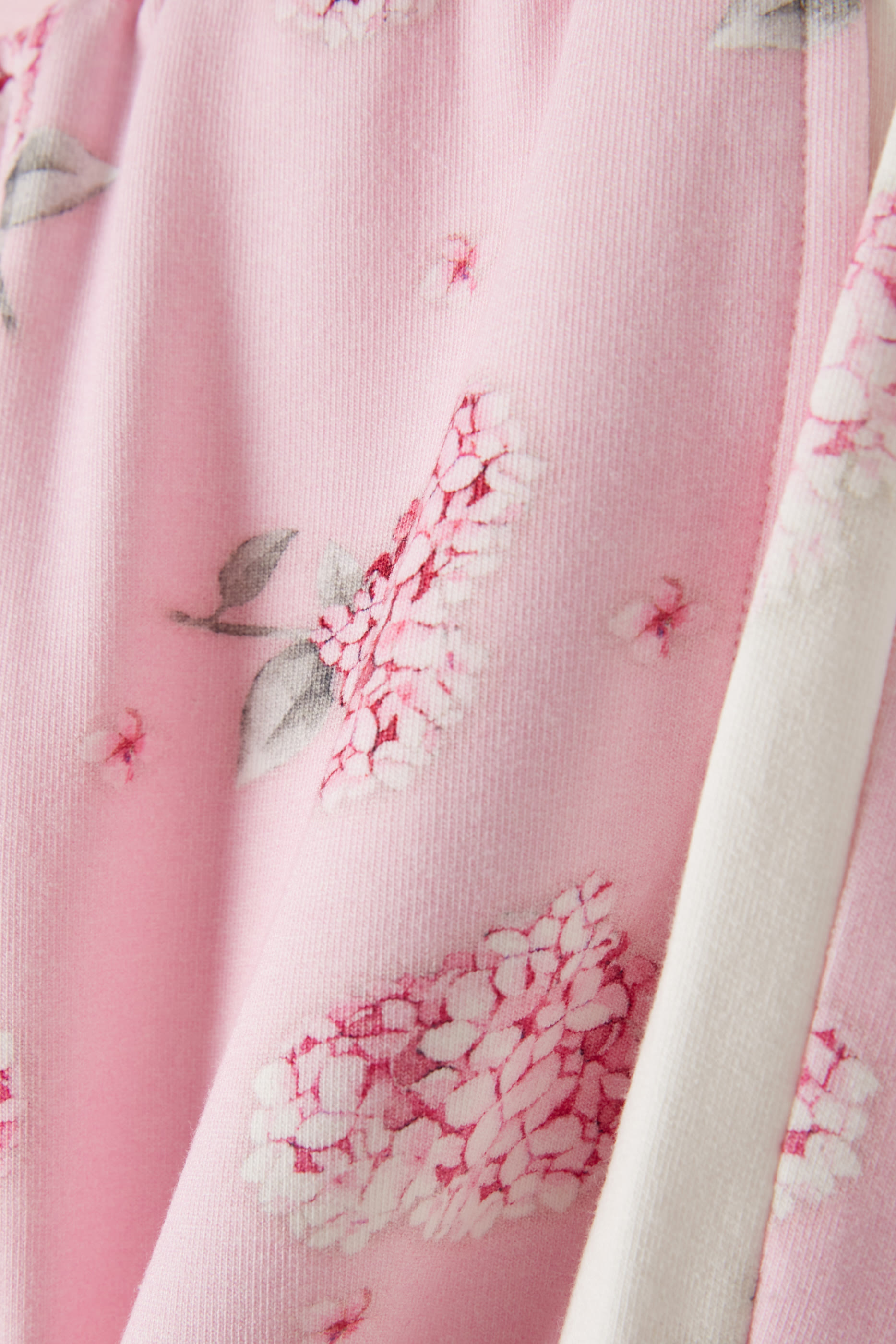 بنطال رياضي بطبعات زهور للأطفال