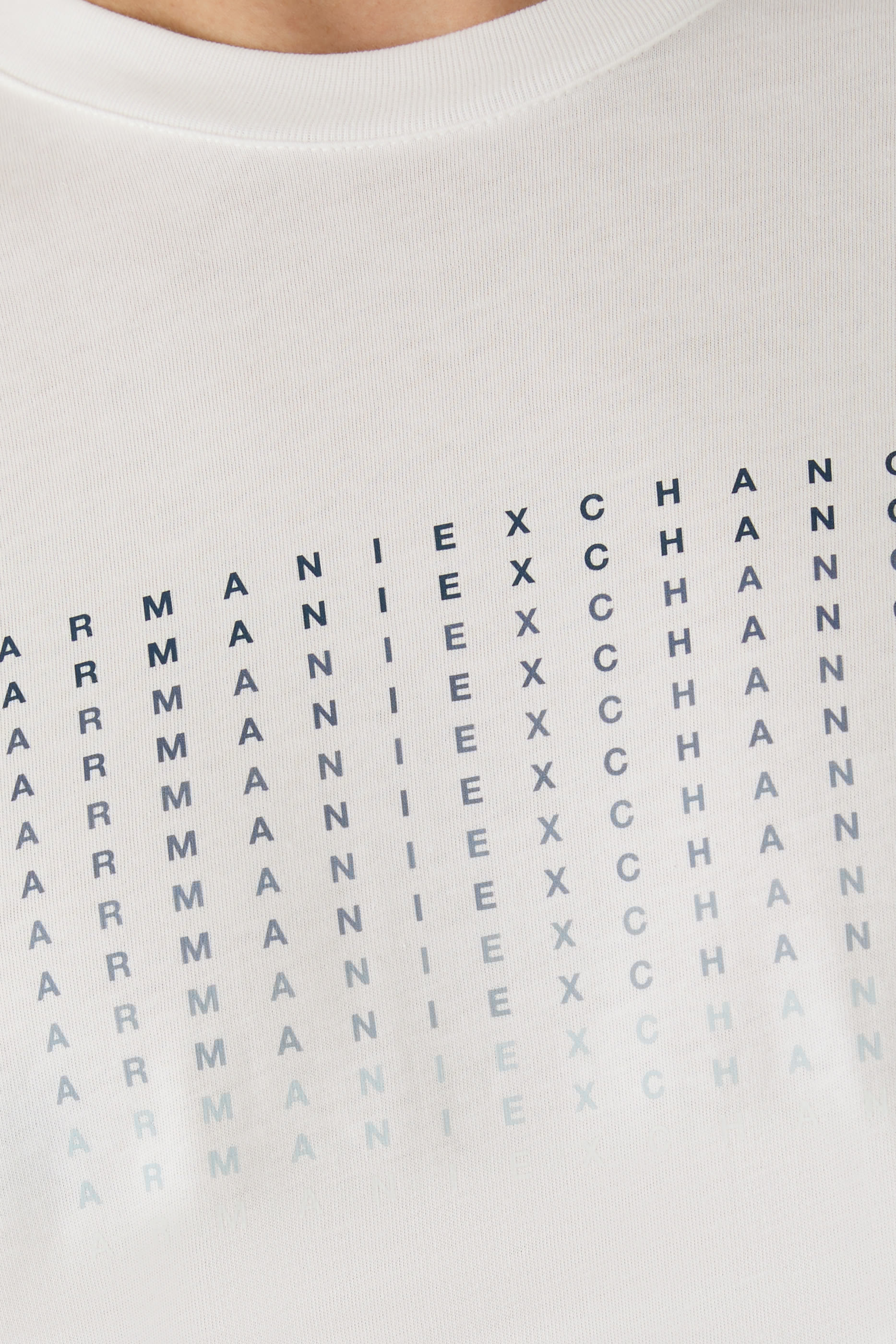 تيشيرت بطبعة شعار الماركة قطن