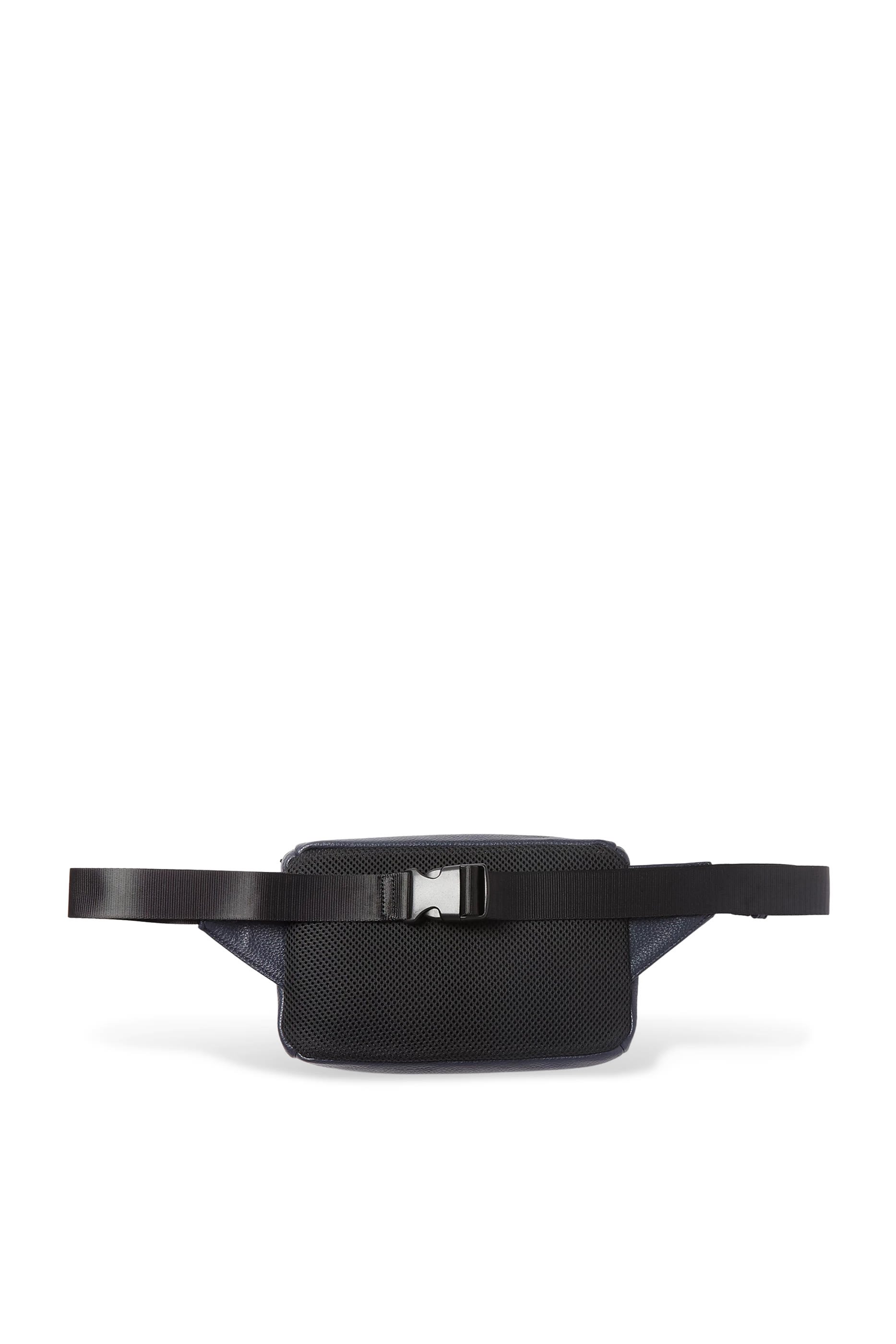 حافظة مستلزمات تجميل إيان