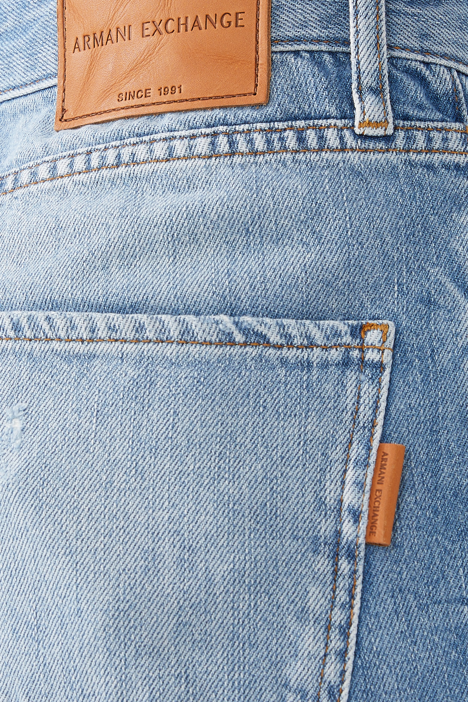 بنطال جينز بويفريند بقصة قصيرة بخمسة جيوب