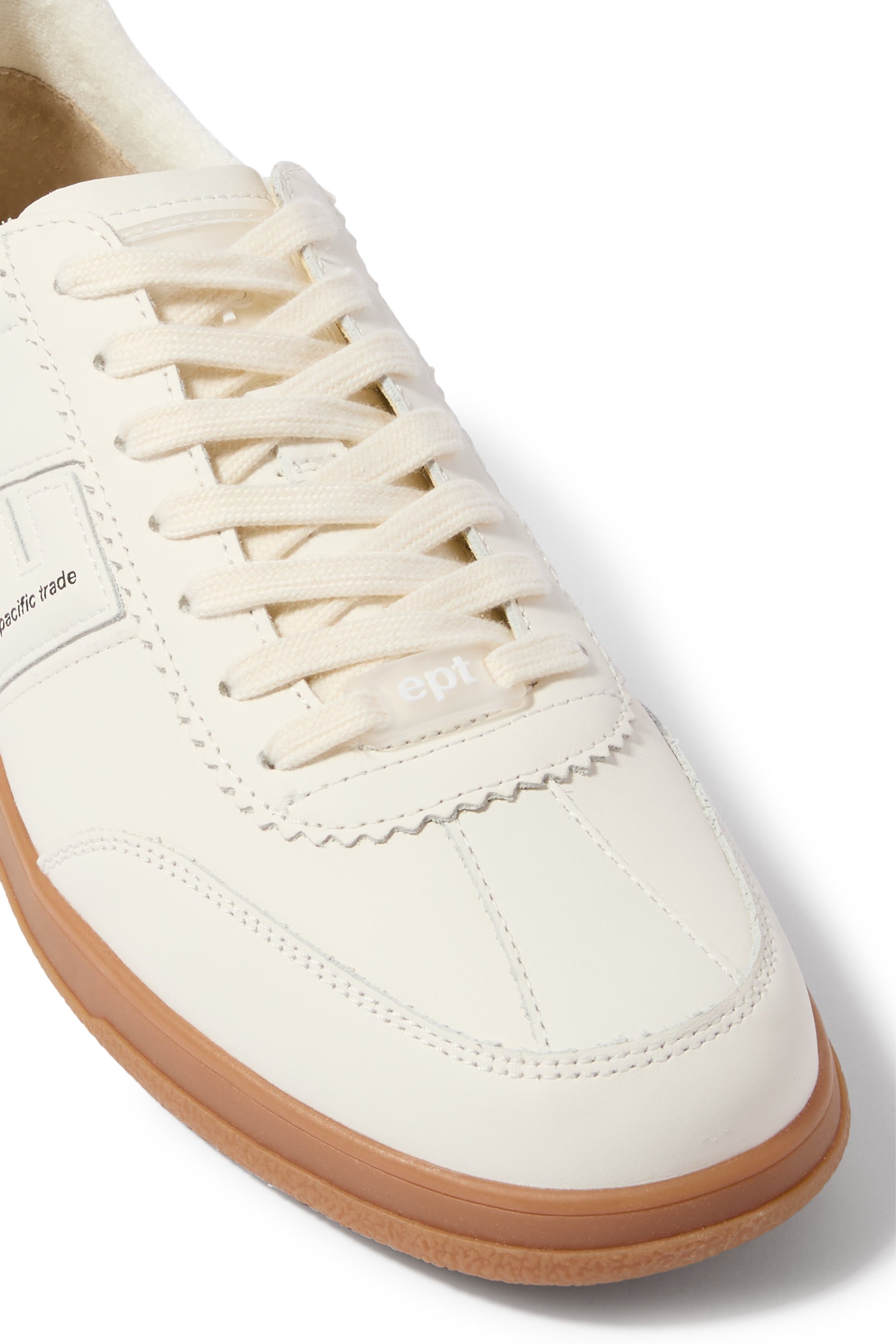 سنيكرز سانتوس