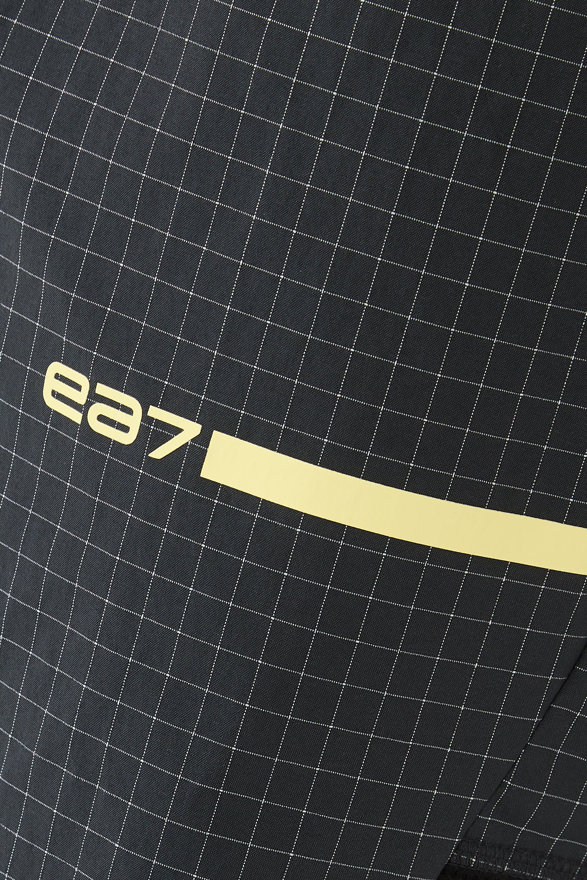 شورت برمودا بشعار الماركة