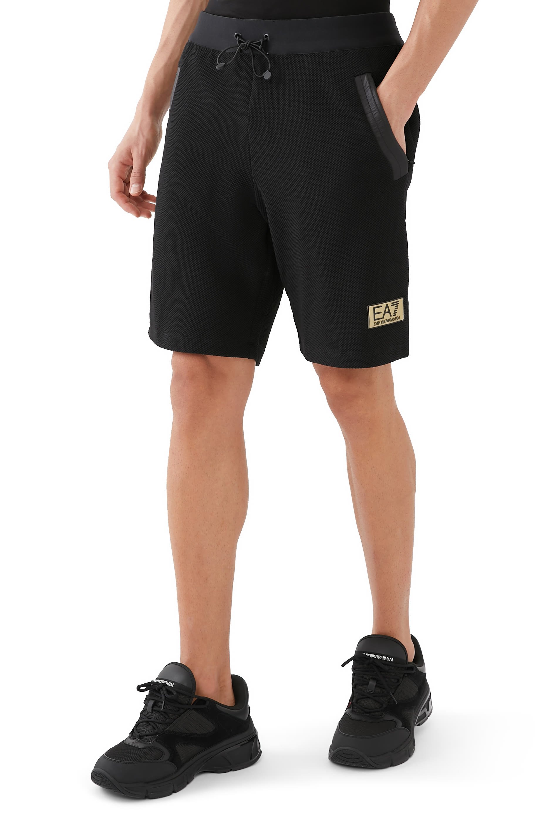 شورت قماش بيكيه بشعار الماركة