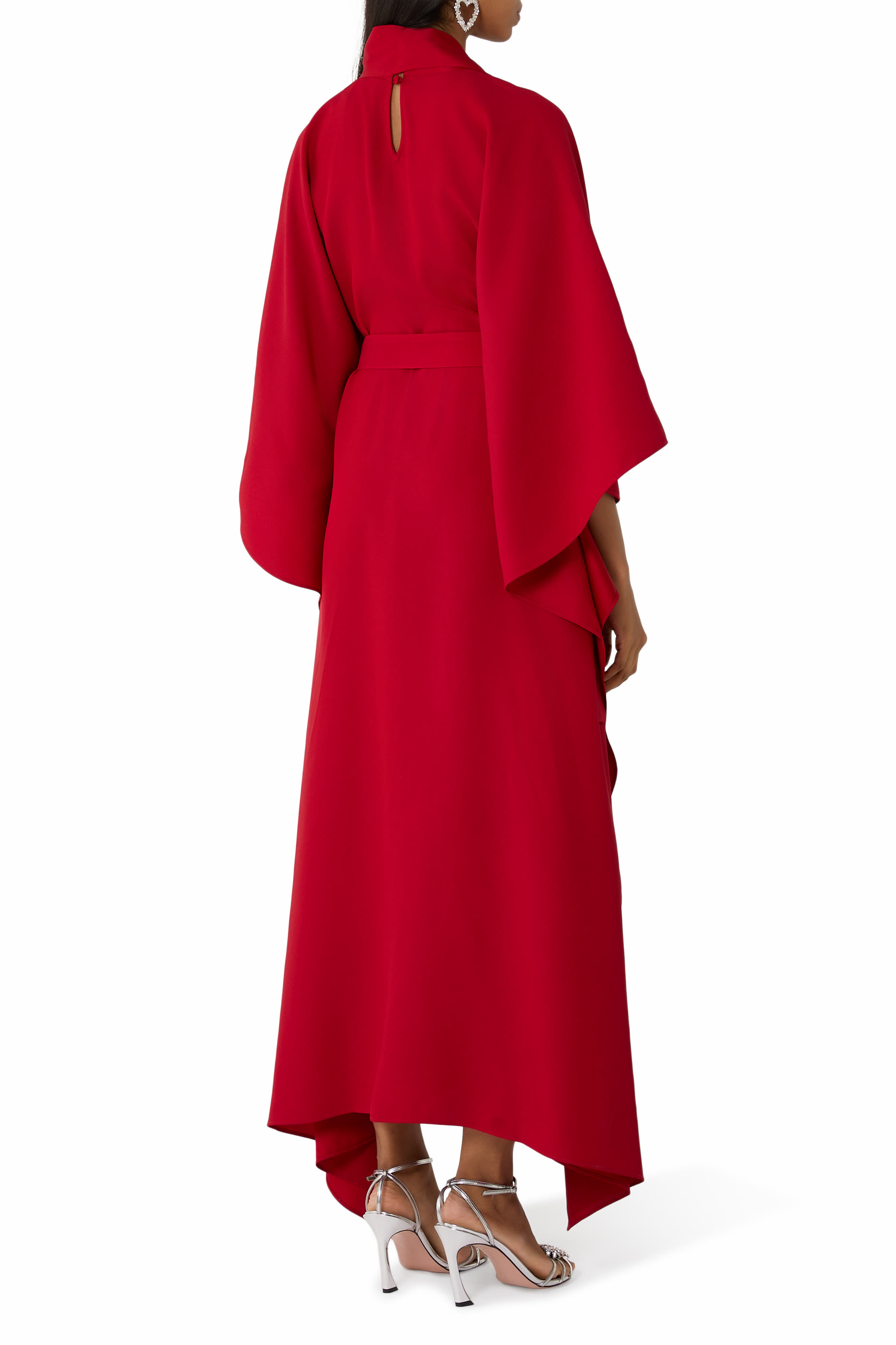 قفطان لا لونا مرصع بكريستال