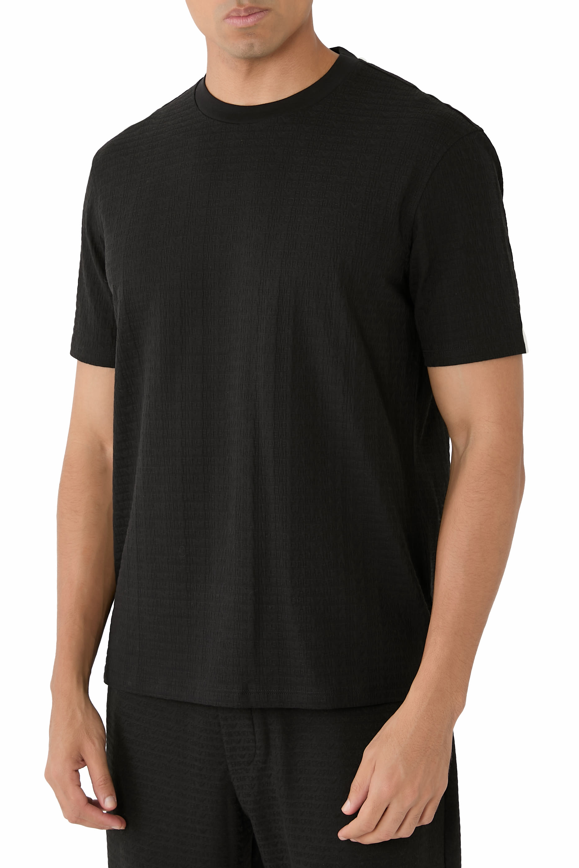 تيشيرت بنقشة شعار الماركة بحجم صغير