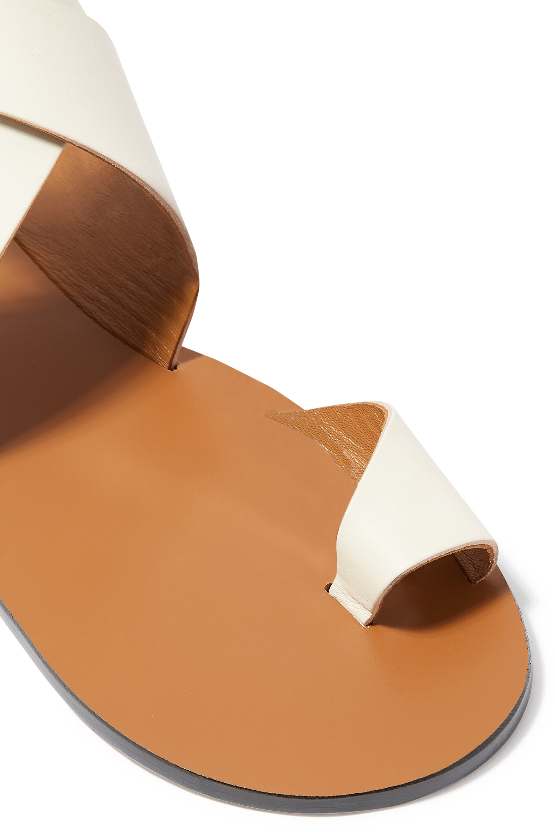 صندل مونتاجانو بسير حول الإصبع