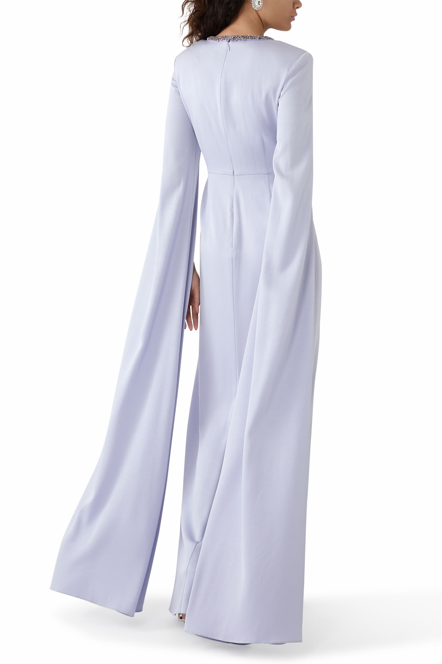 فستان سهرة باكمام بتصميم كاب 