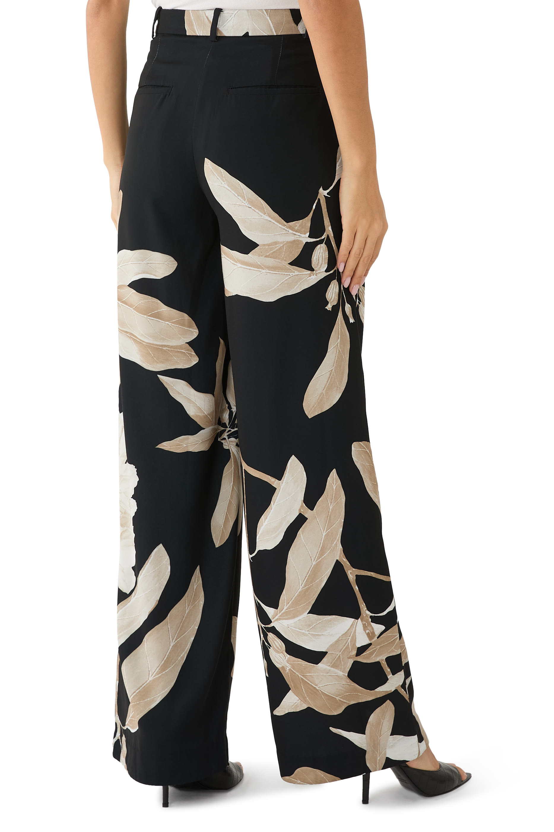 بنطال نيرو بقصة ساق واسعة