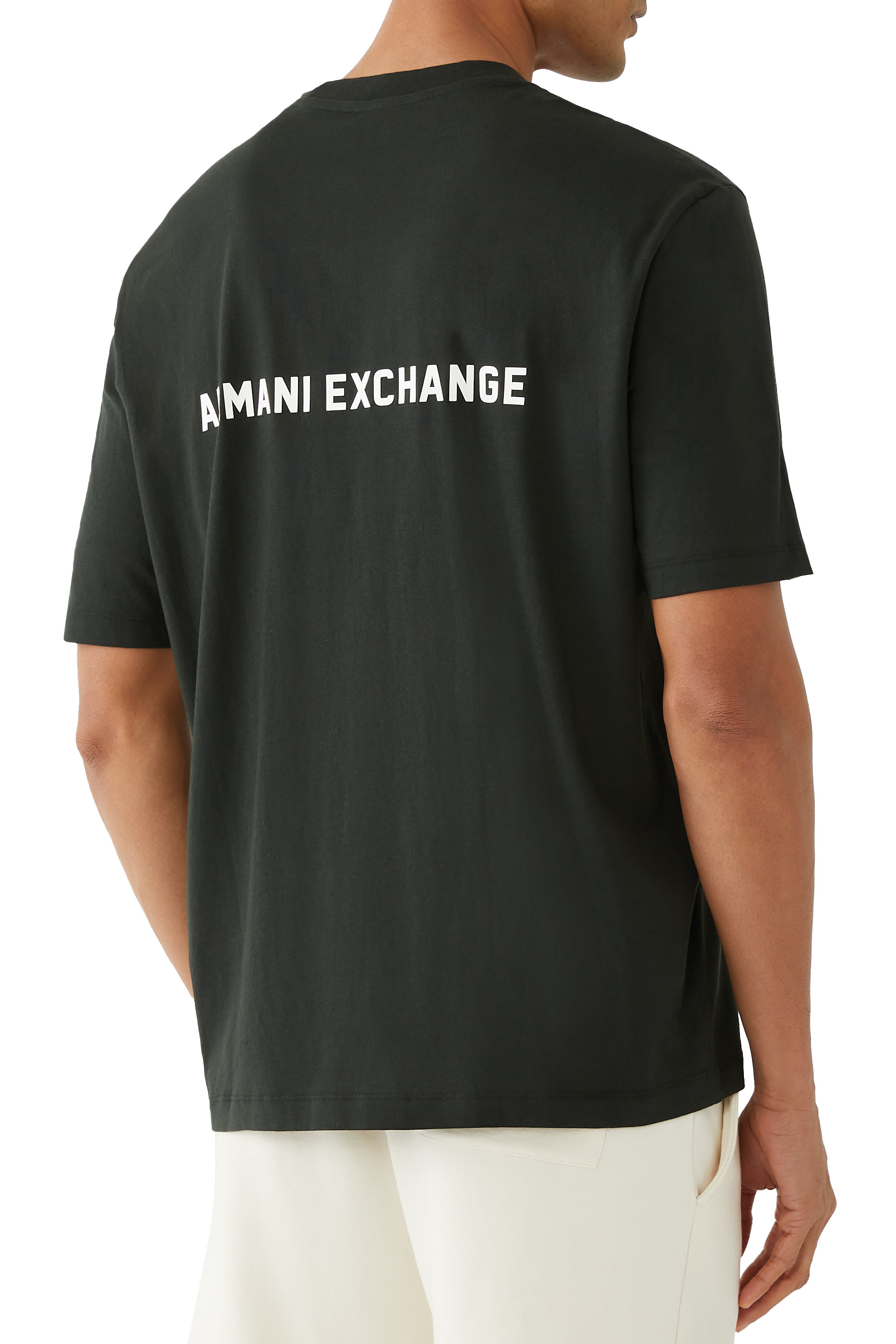 تيشيرت بطبعة شعار الماركة في الخلف والأمام