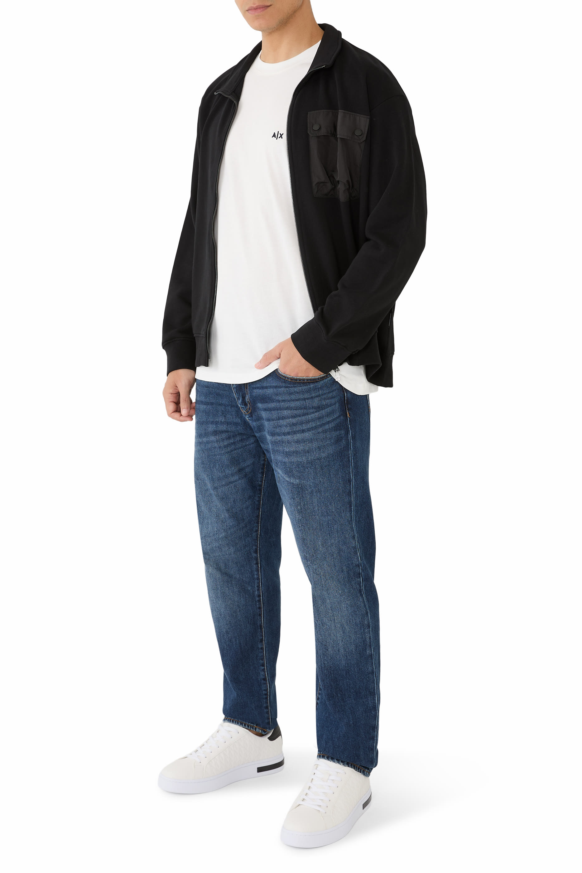 تيشرت بقصة عادية وشعار الماركة