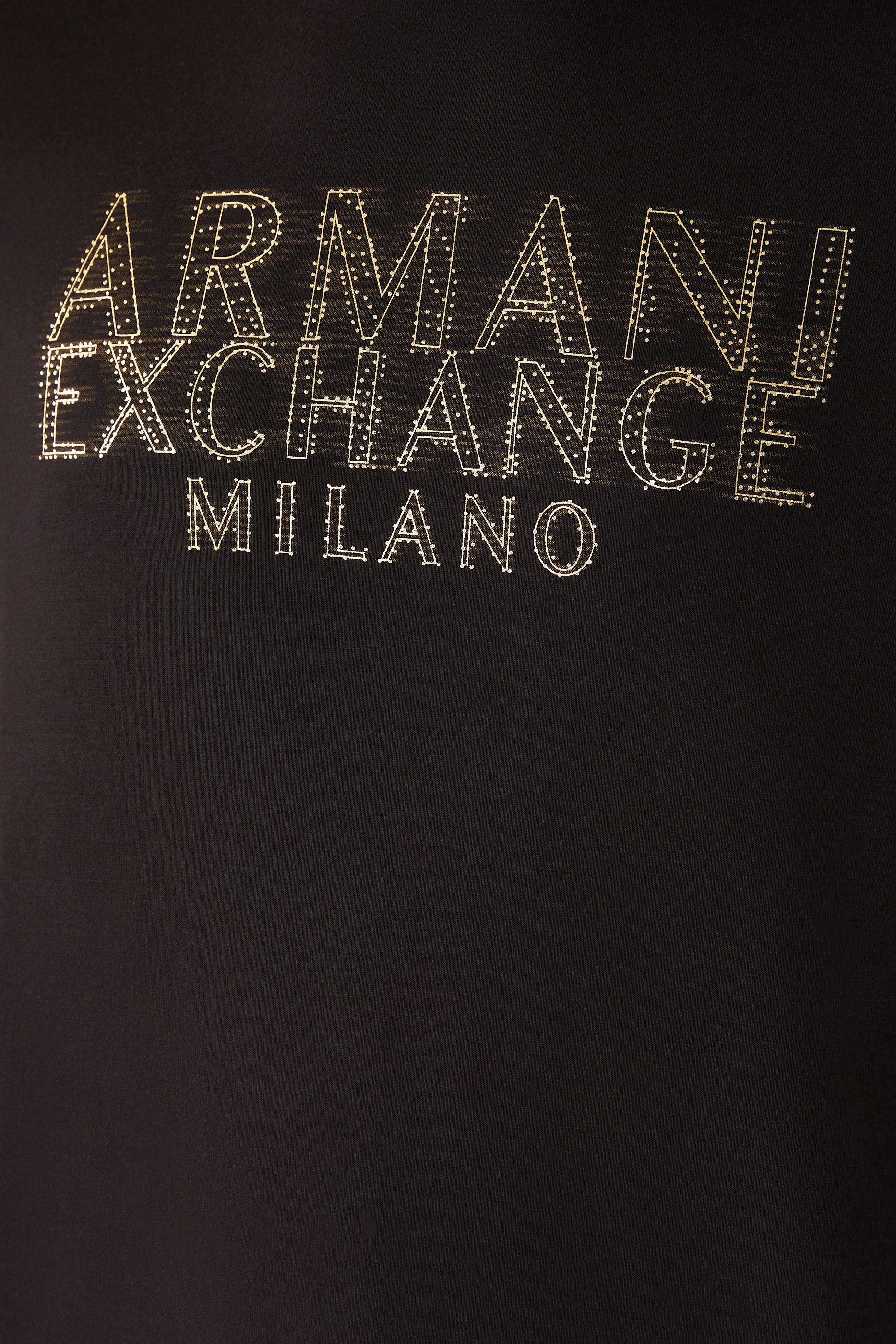 هودي بشعار الماركة بتأثير باهت