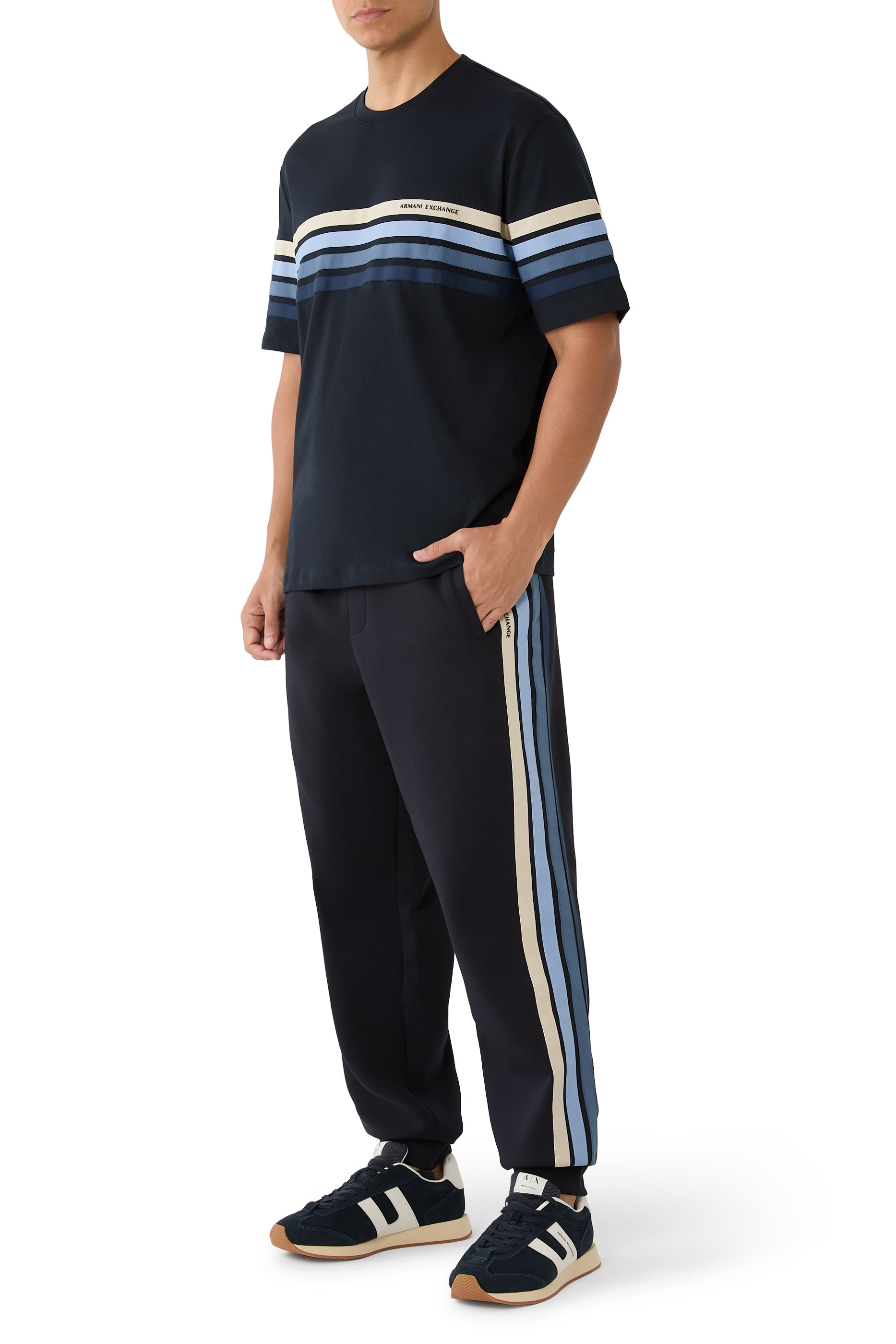 بنطال رياضي يحافظ على شكله