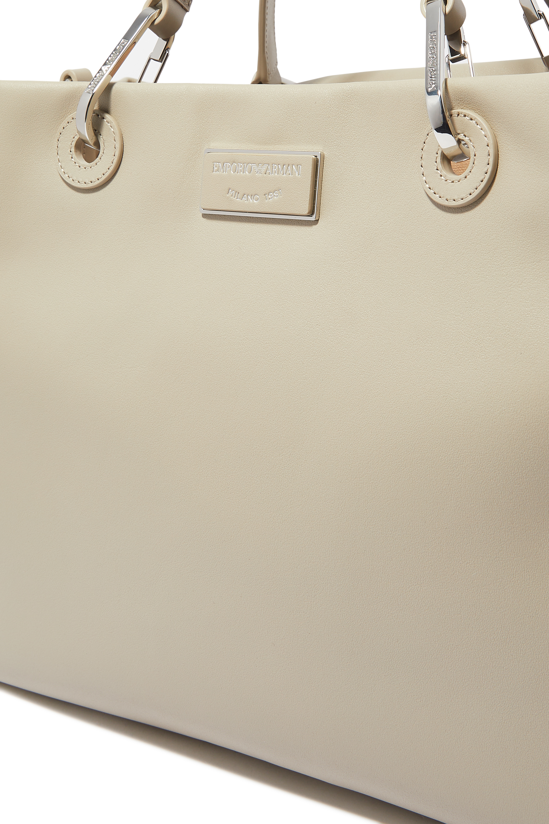 حقيبة يد متوسطة جلد صديق للبيئة بشعار الماركة