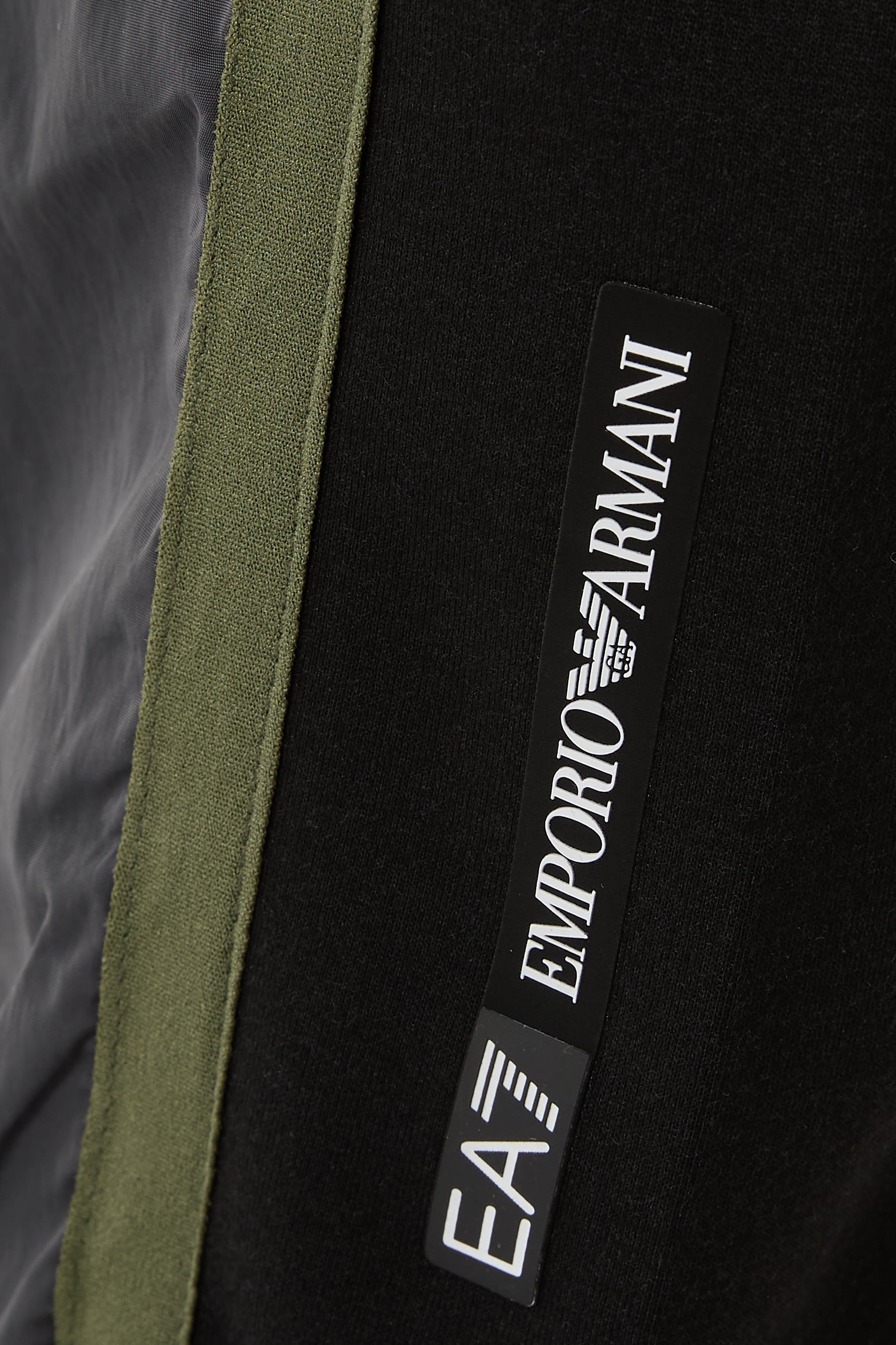 بنطال رياضي بتصميم مقسم بألوان