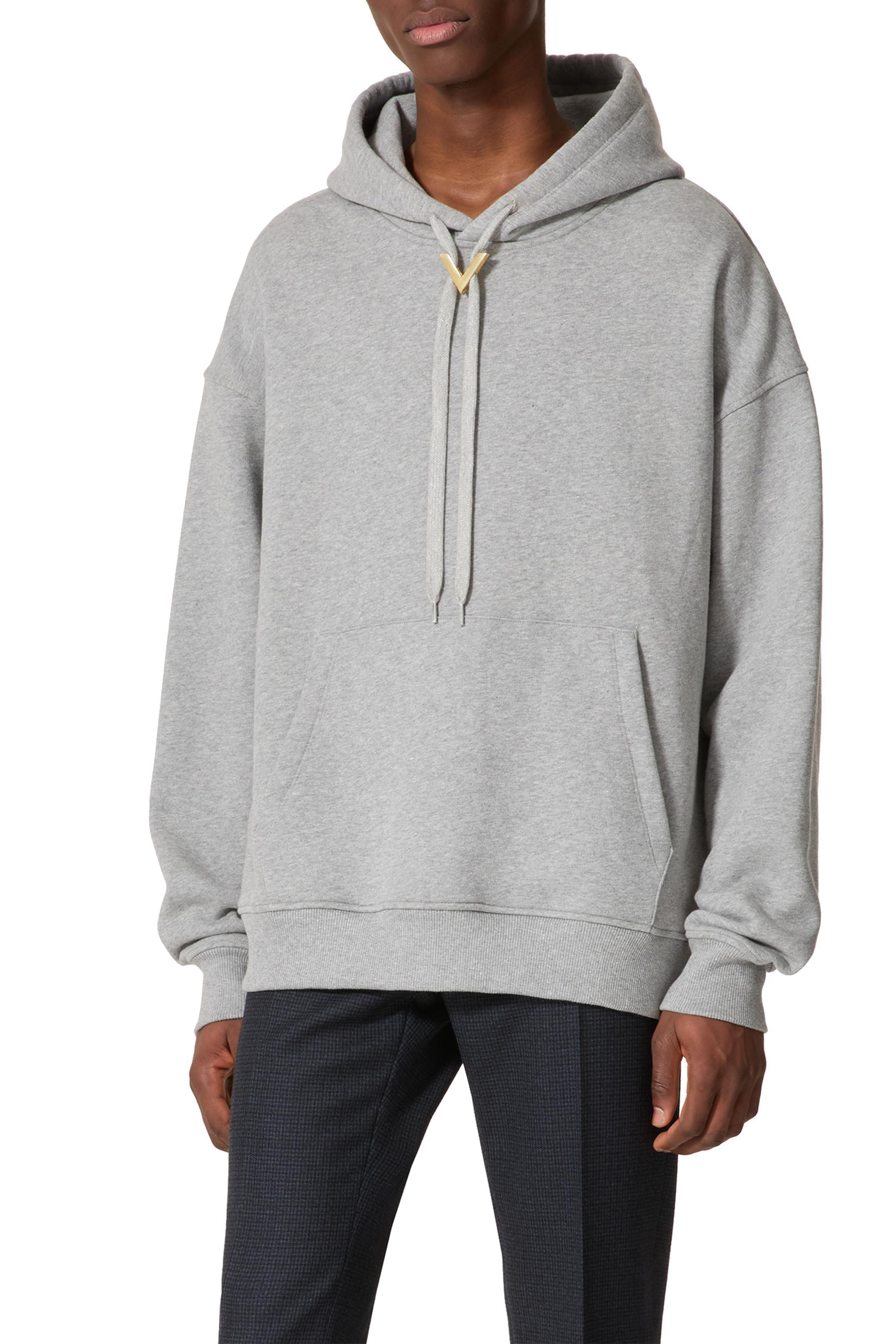 هودي بتفاصيل حرف V