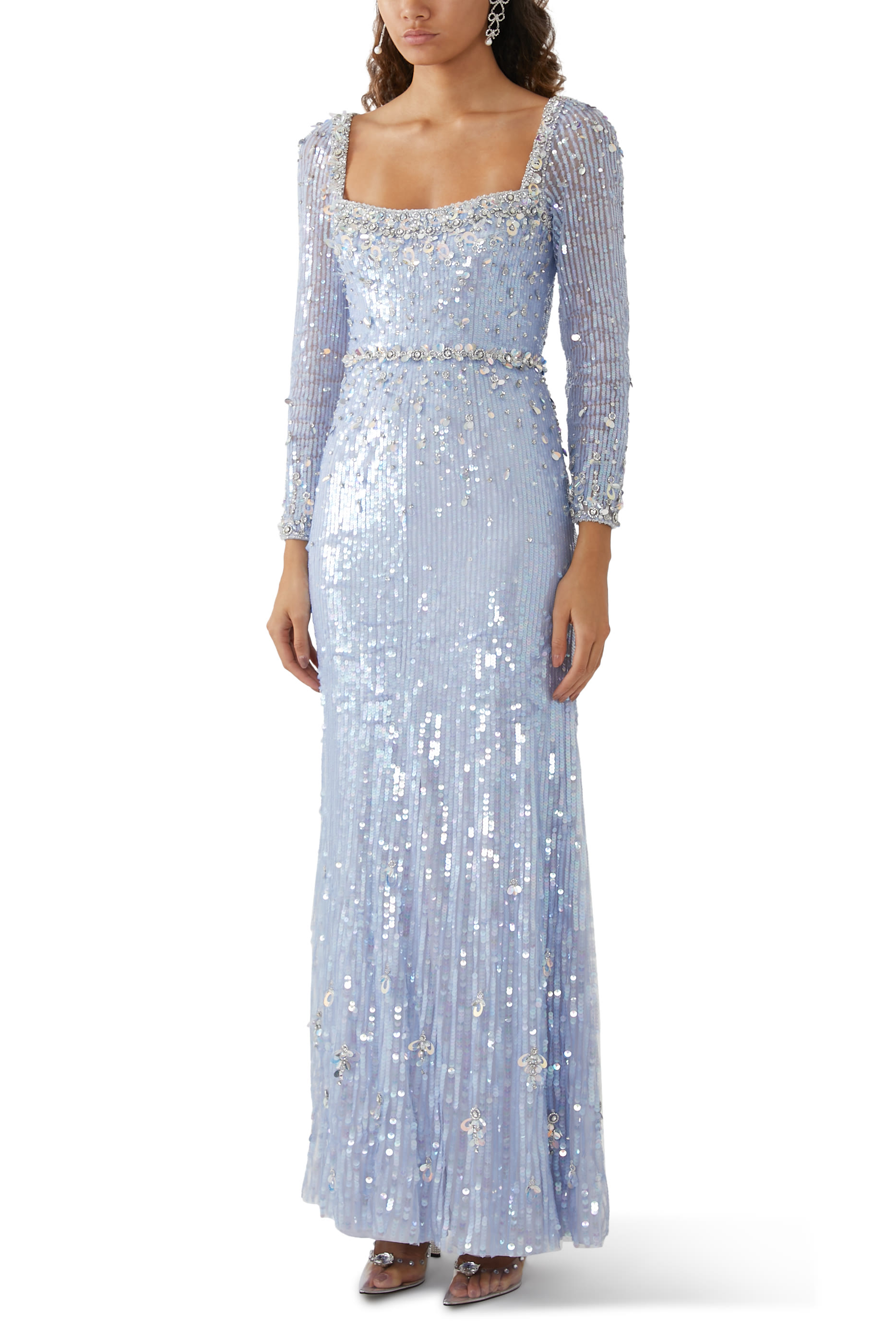 فستان سهرة بأكمام طويلة