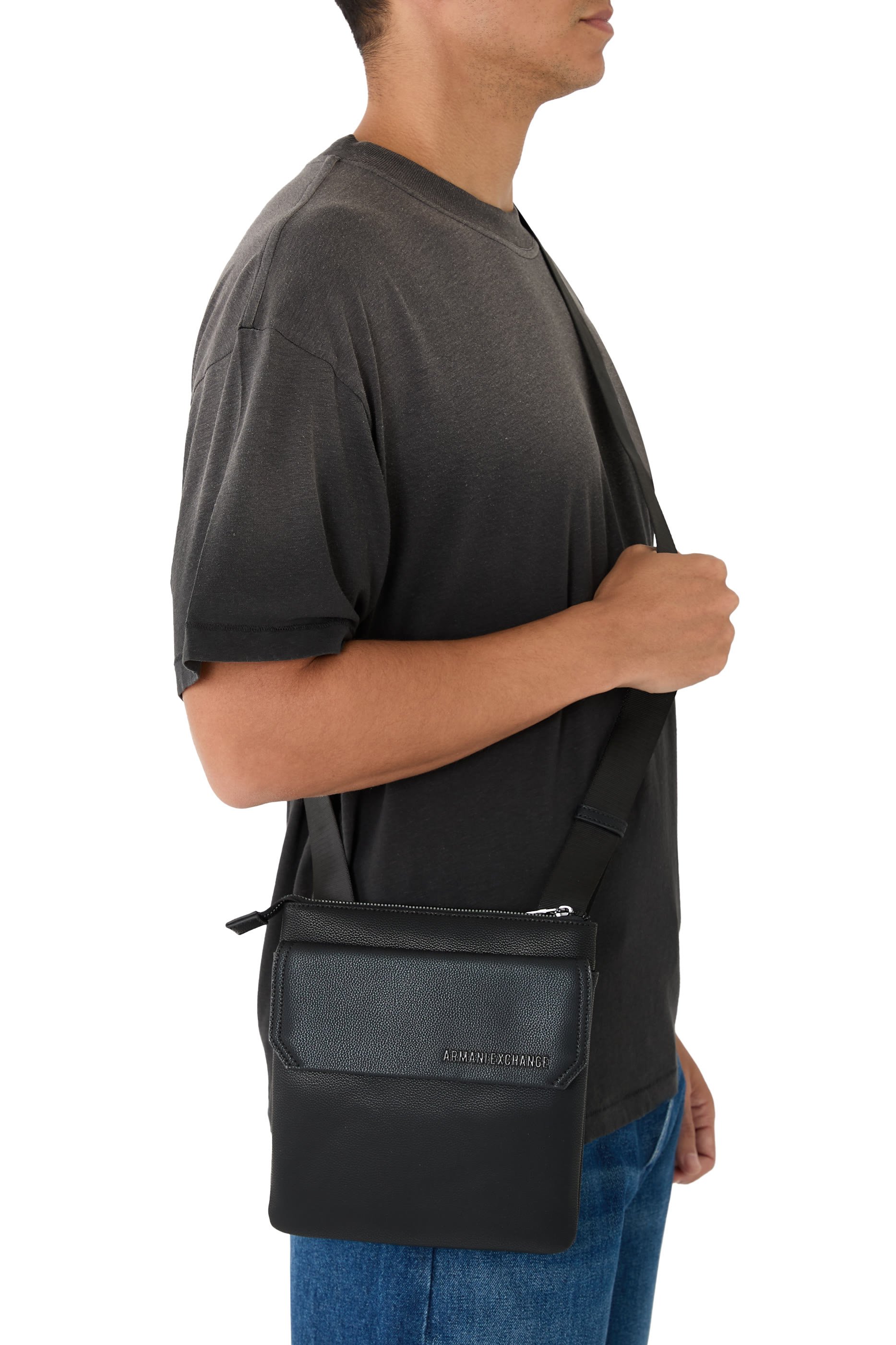 حقيبة كروس بودي بشعار الماركة