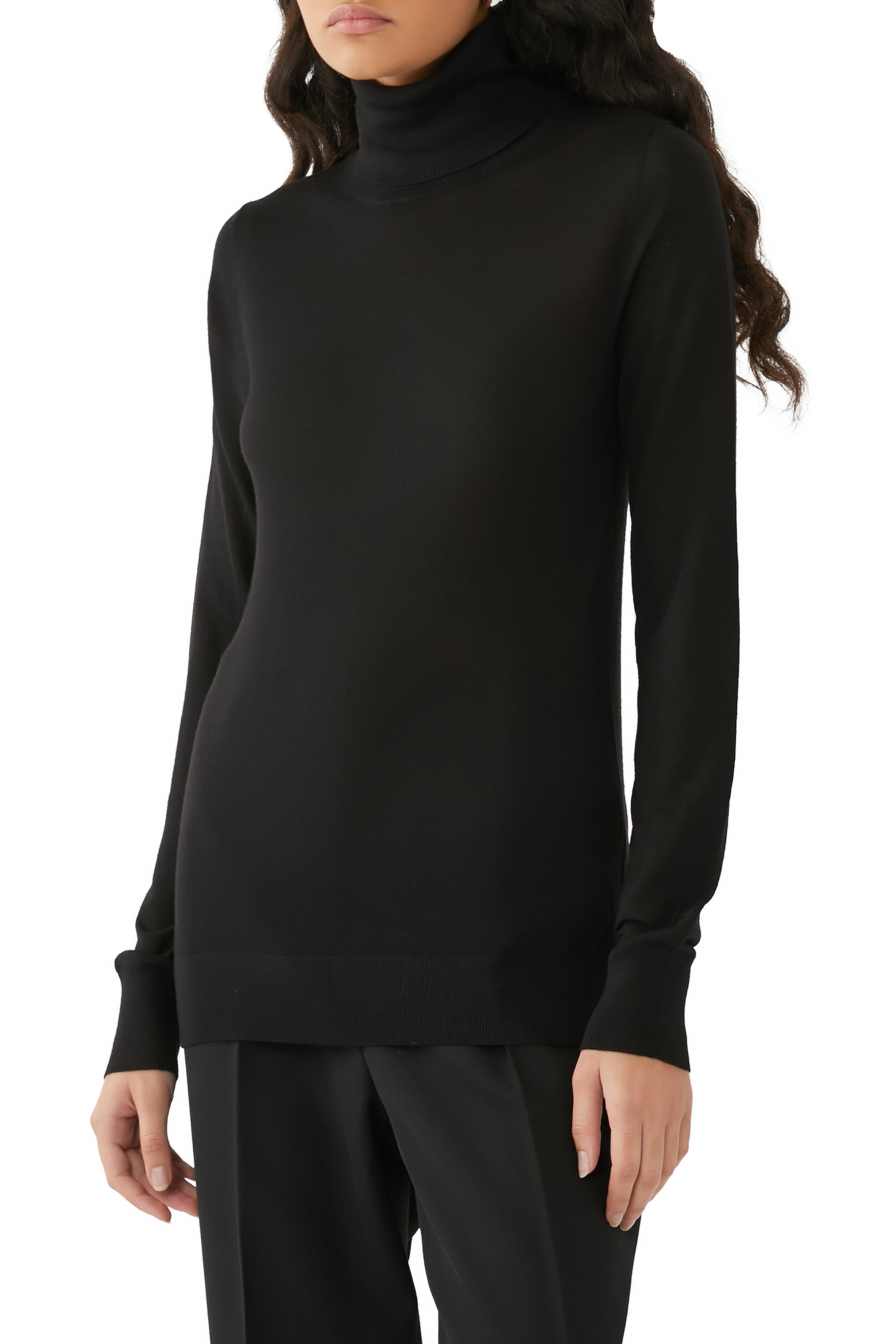 كنزة فاخرة بياقة عالية