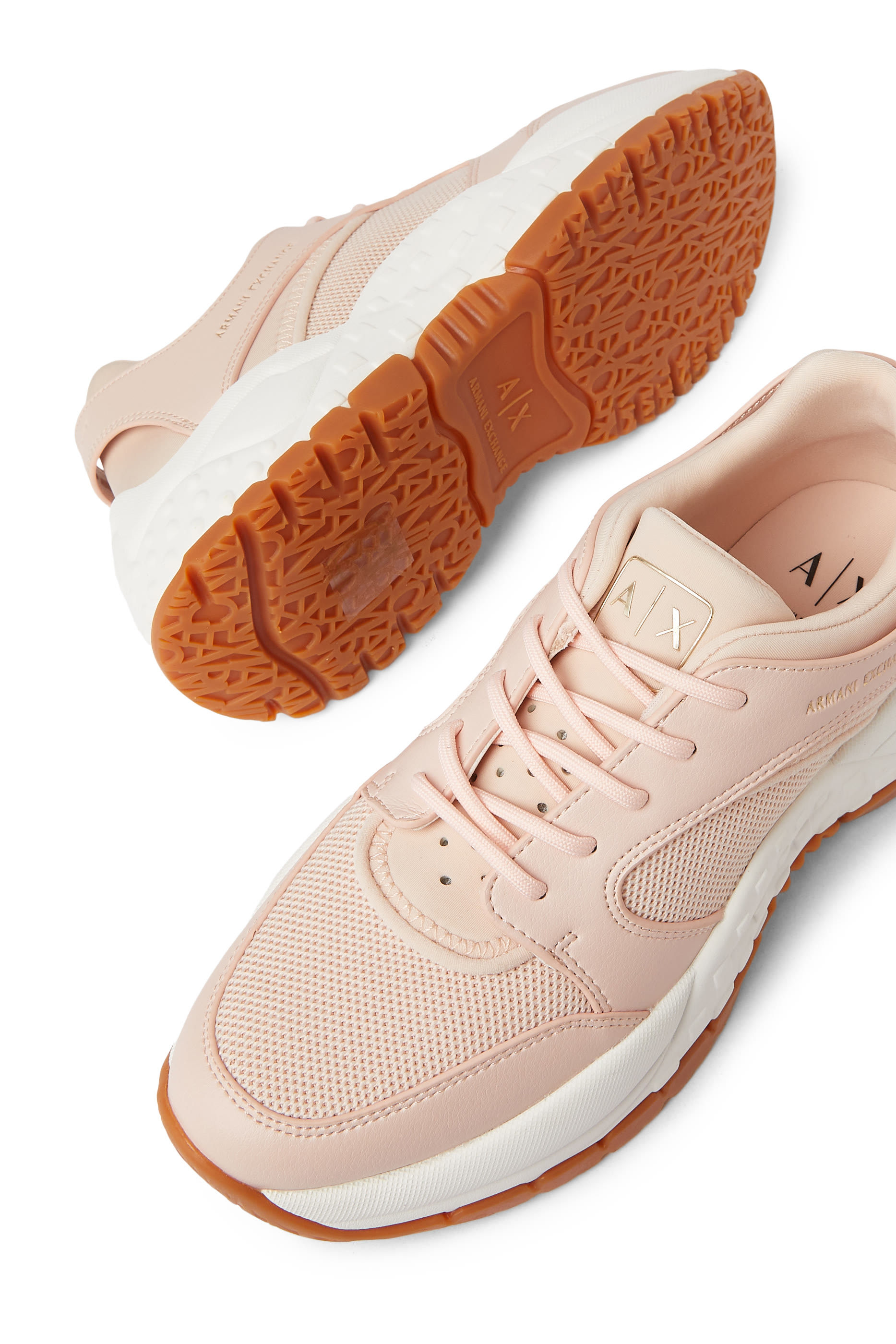 سنيكرز بشعار الماركة قماش معالج